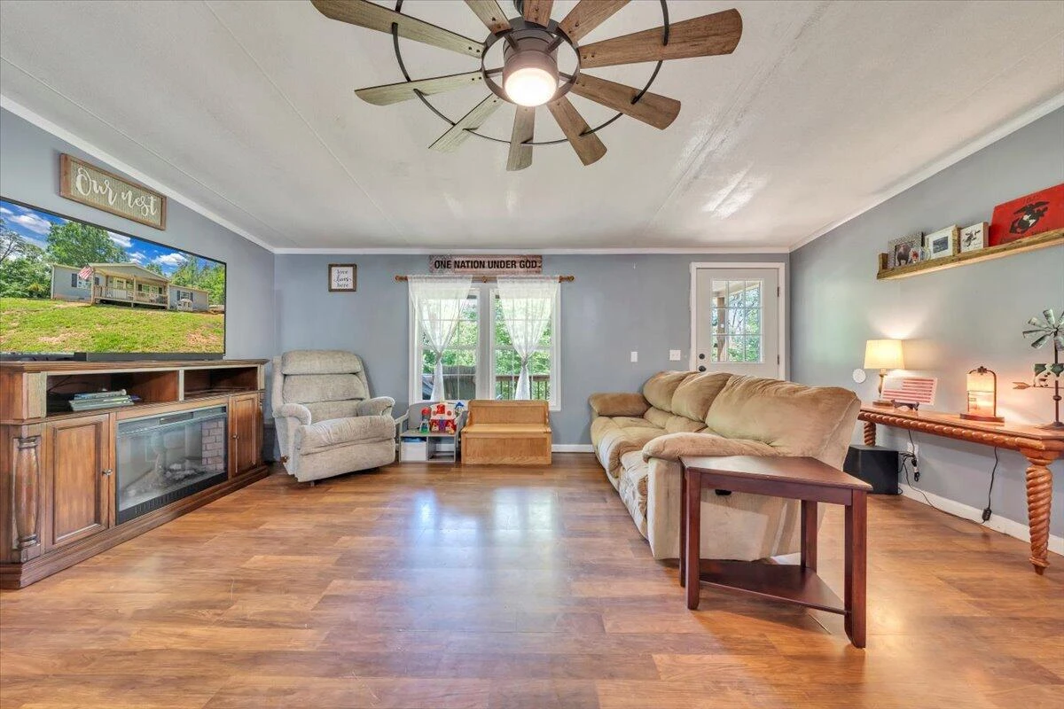 4362 Stewartsville RD - Photo 6
