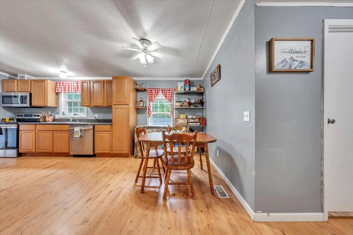 4362 Stewartsville RD - Photo 9