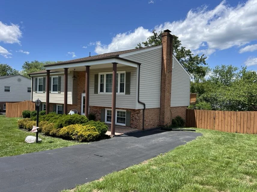 1878 Cranwell DR