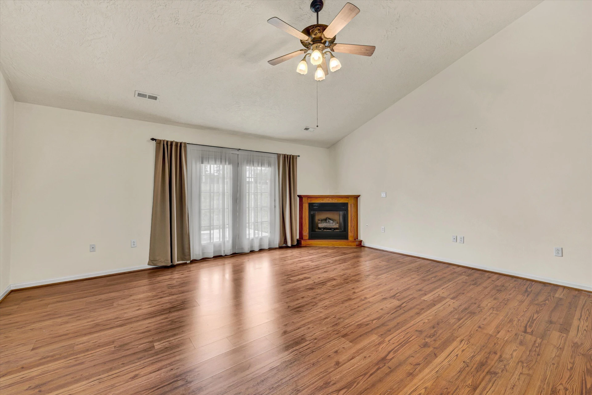 1801 Meadows CT - Photo 12