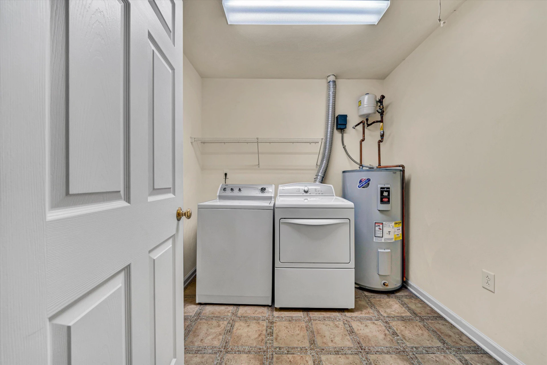 1801 Meadows CT - Photo 17