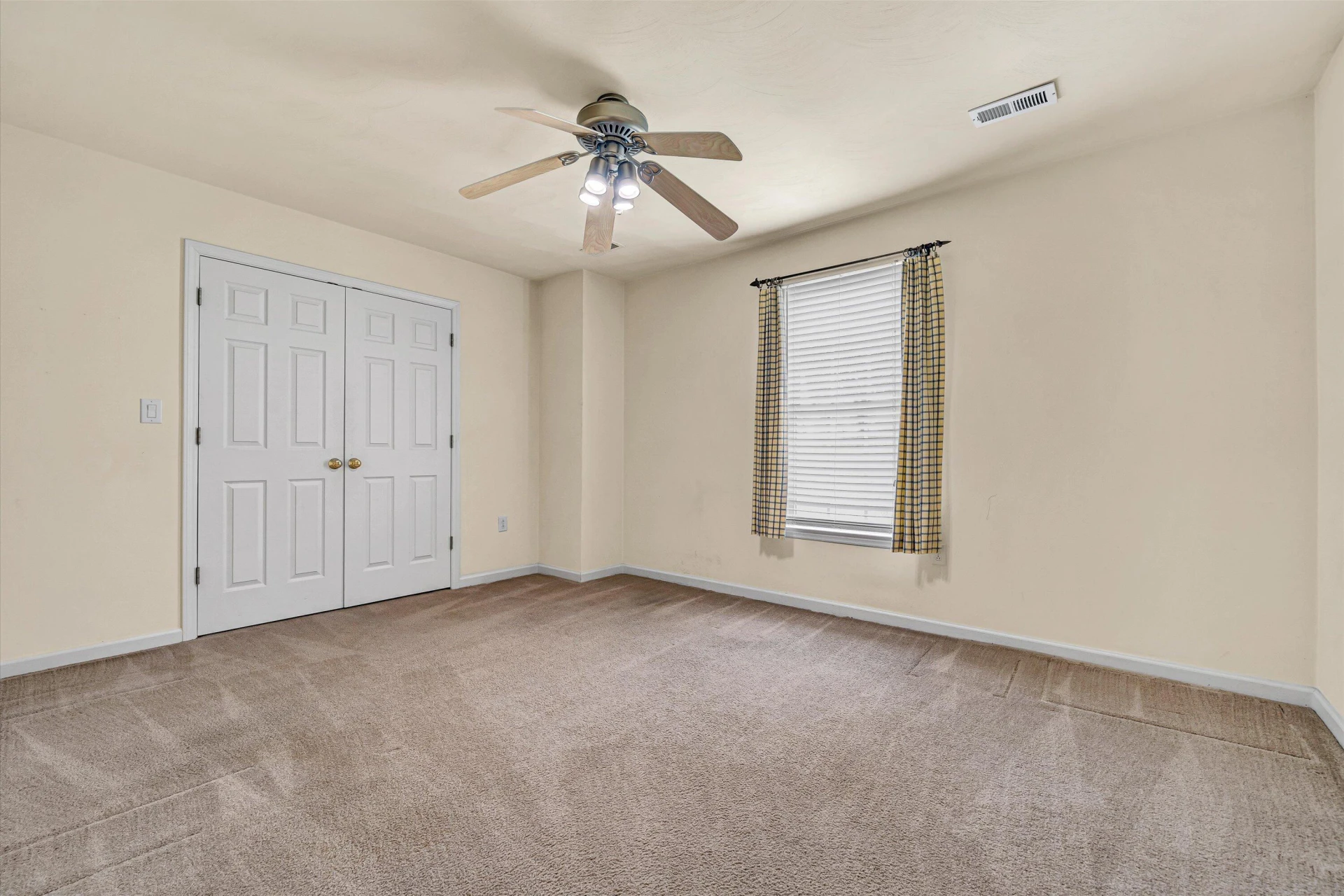 1801 Meadows CT - Photo 18