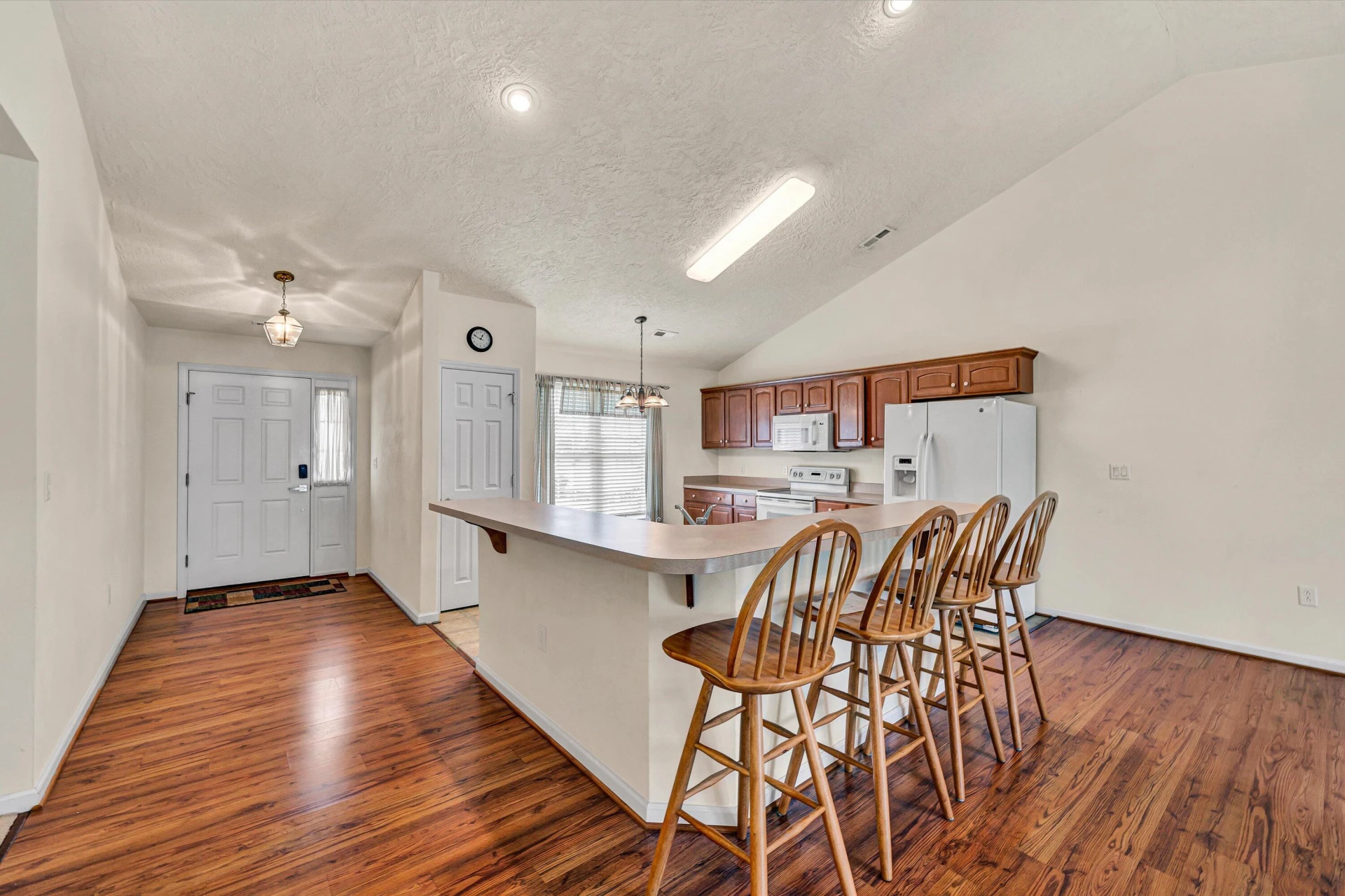 1801 Meadows CT - Photo 3