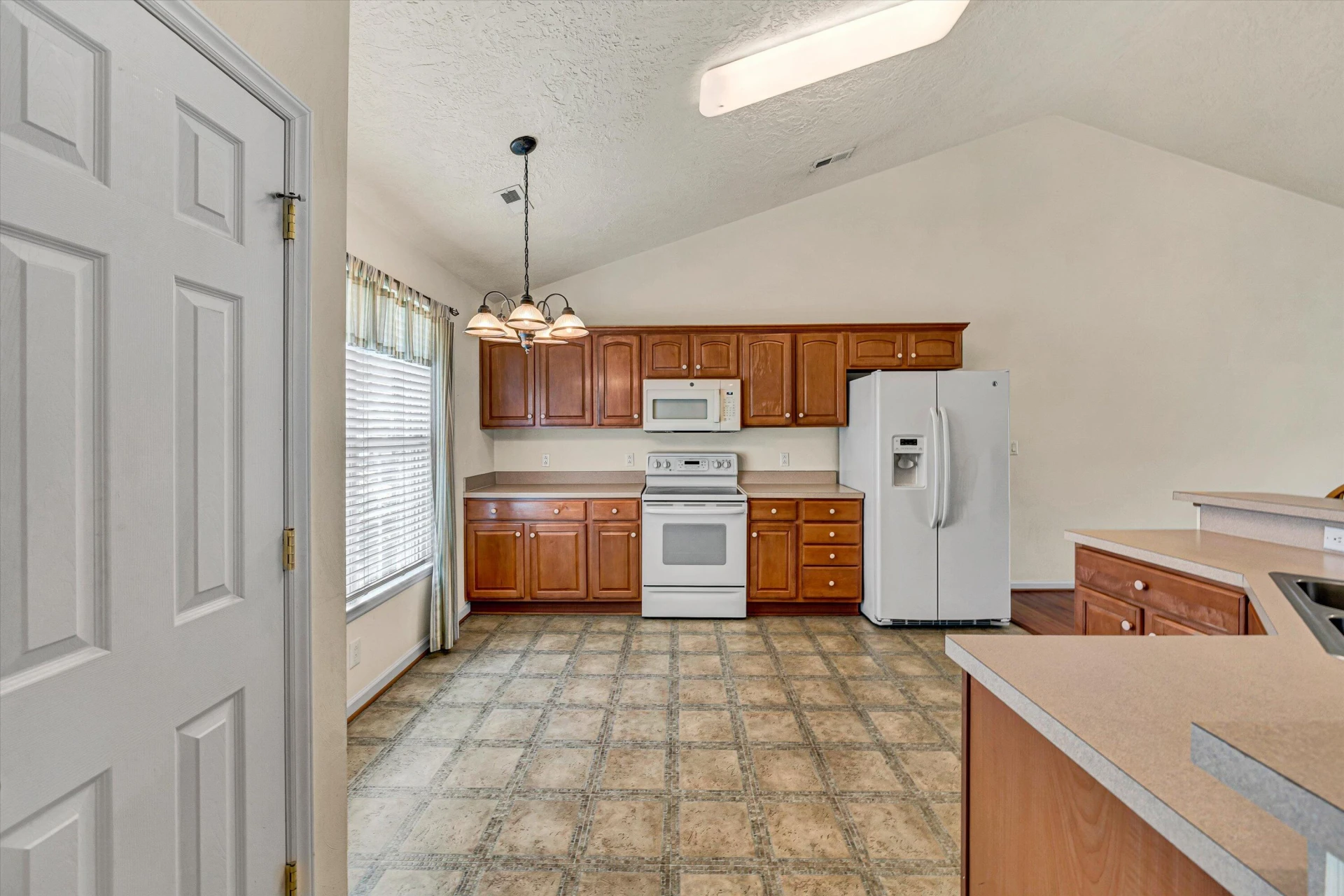 1801 Meadows CT - Photo 5