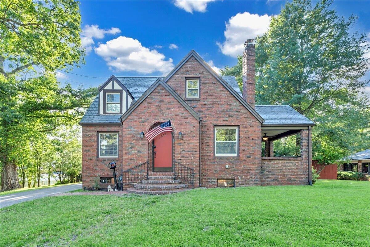 1008 Old Country Club RD