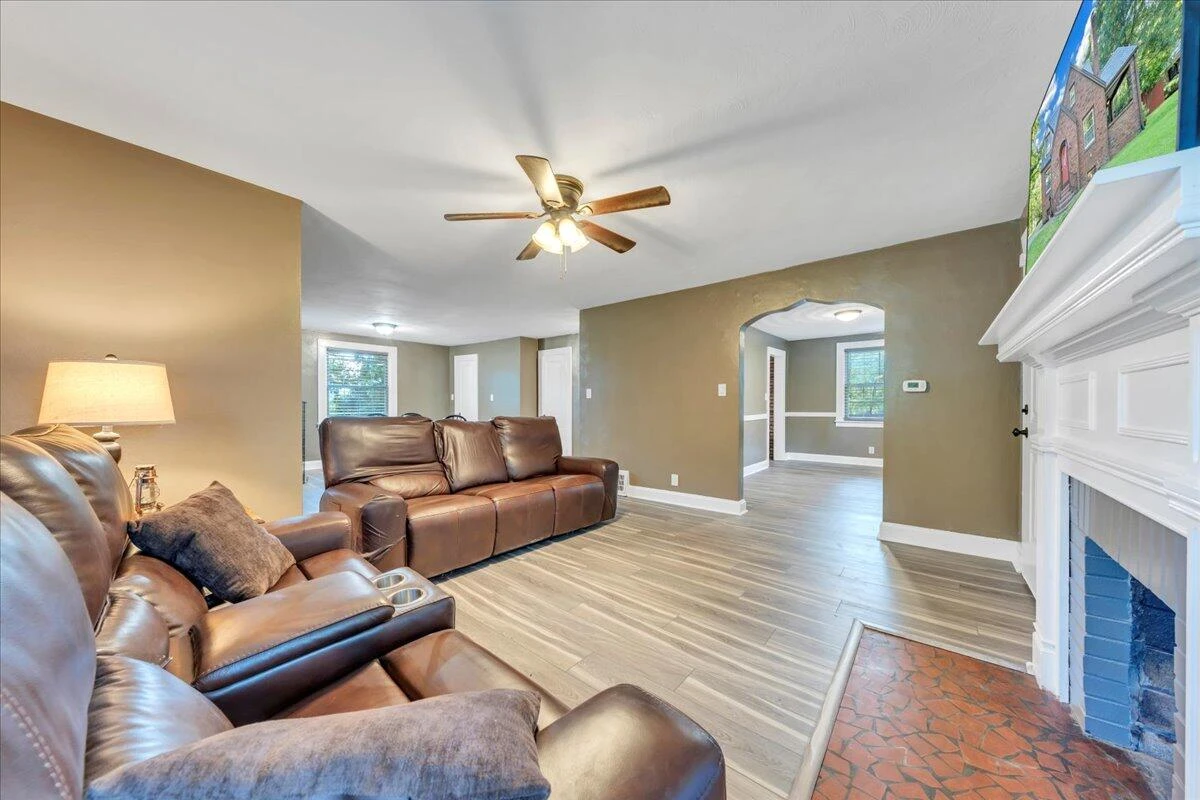 1008 Old Country Club RD - Photo 3