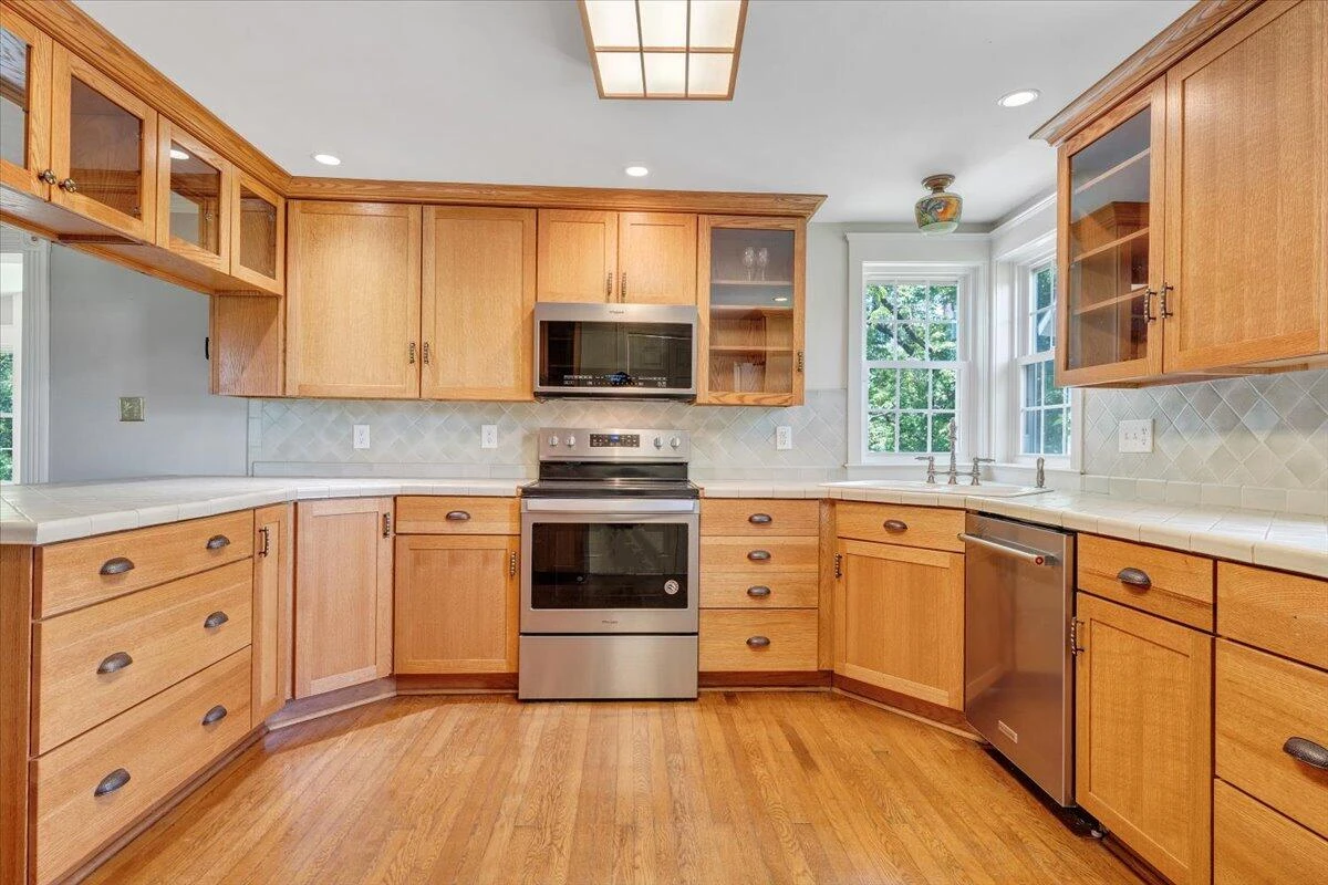 225 Maple ST - Photo 25