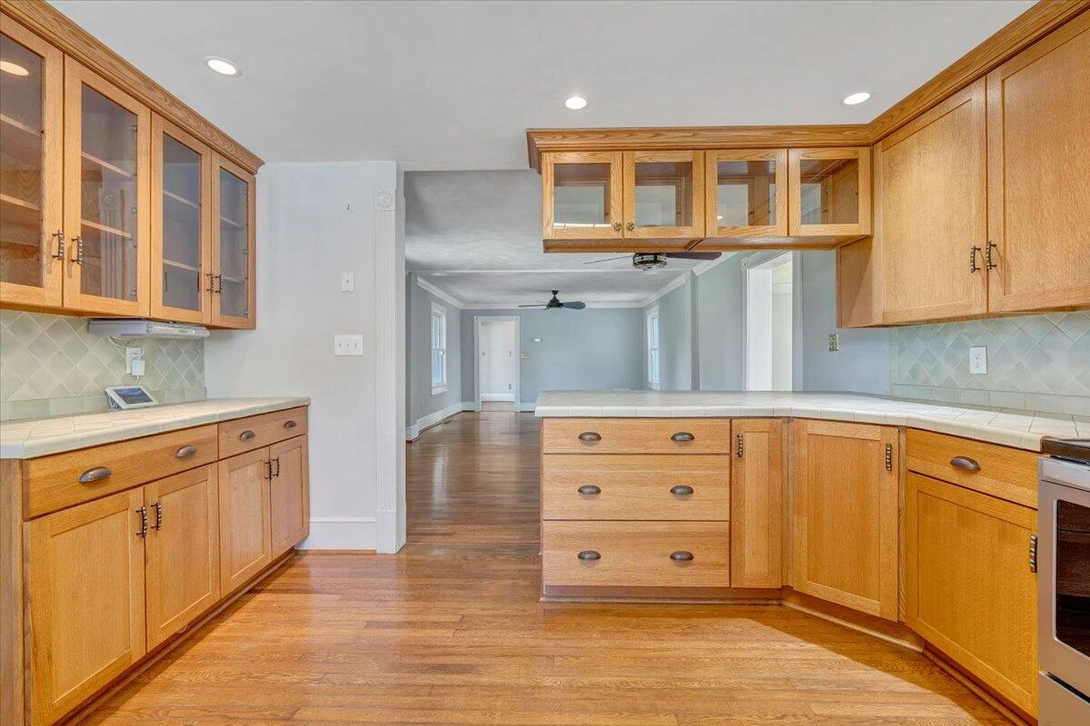 225 Maple ST - Photo 29