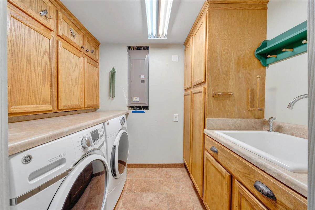 225 Maple ST - Photo 31