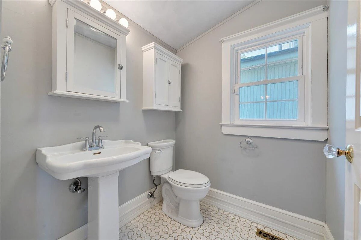 225 Maple ST - Photo 37