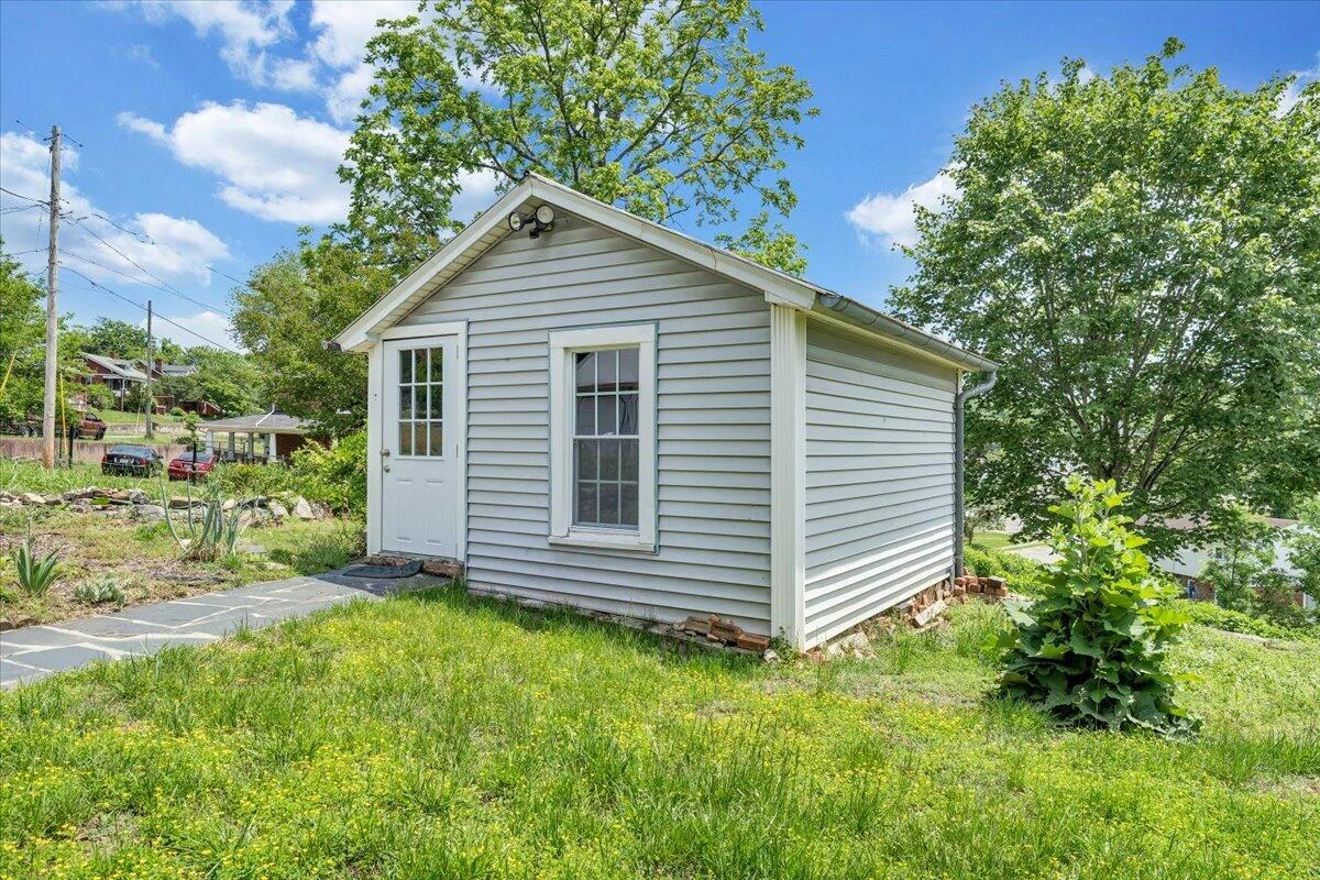 225 Maple ST - Photo 77