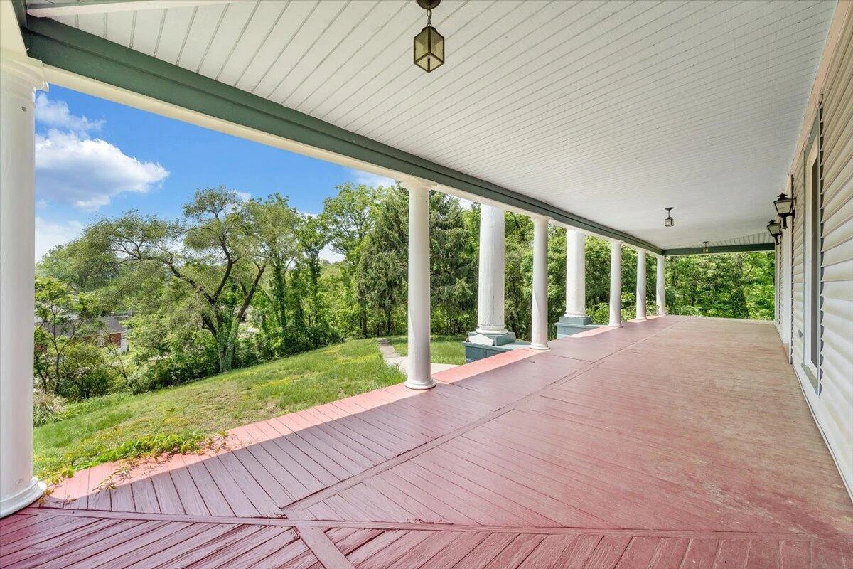 225 Maple ST - Photo 8
