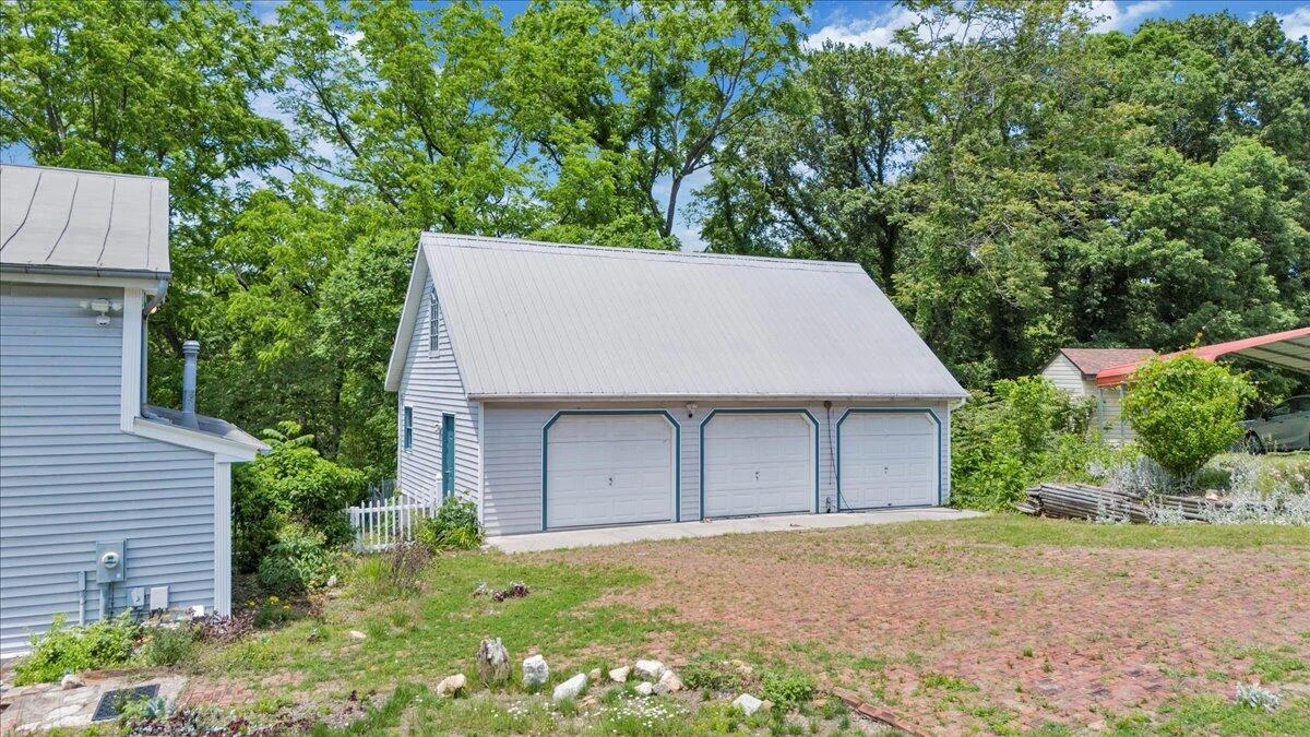 225 Maple ST - Photo 82