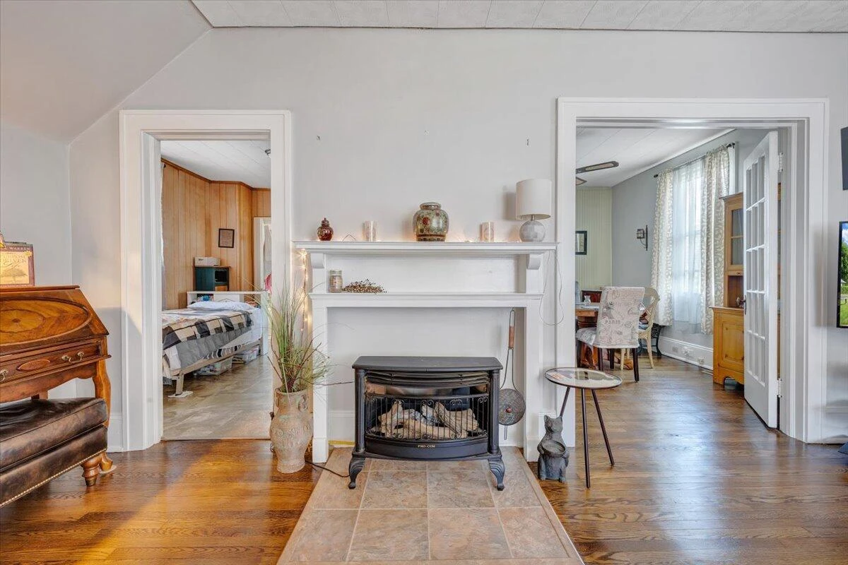 702 Arbutus AVE - Photo 10