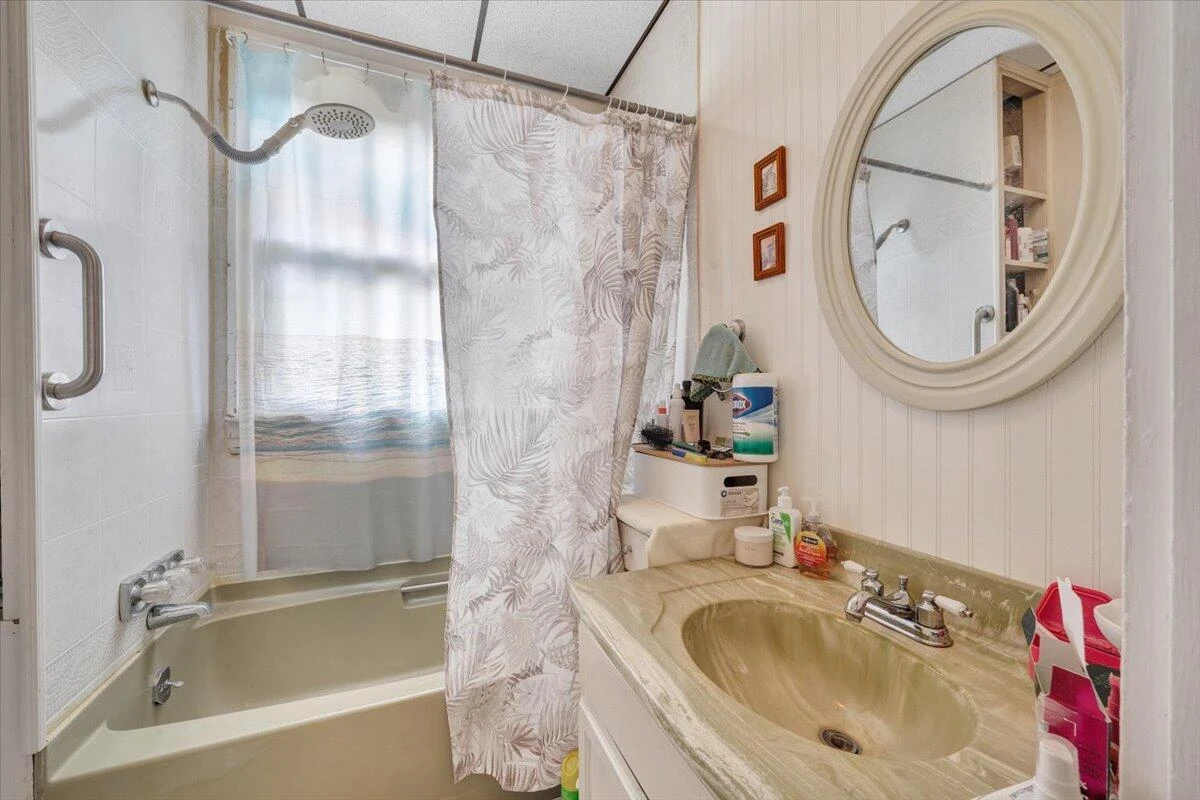 702 Arbutus AVE - Photo 18