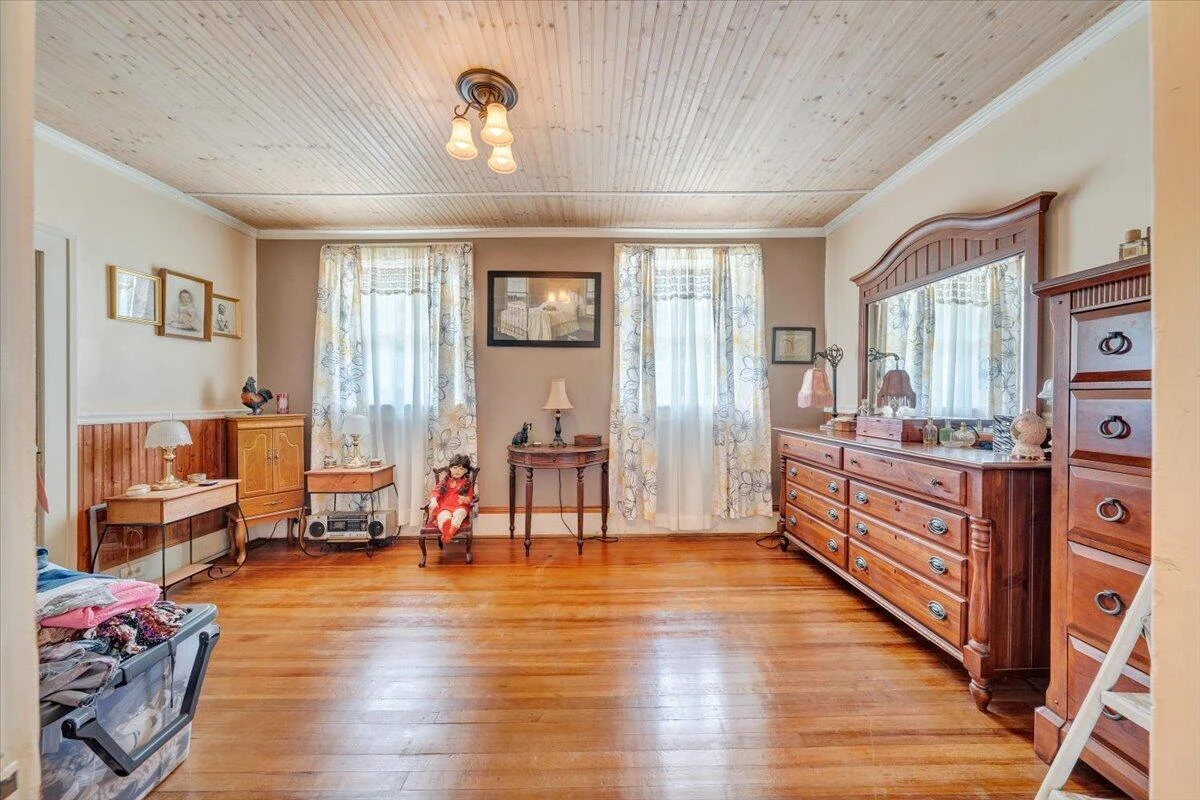 702 Arbutus AVE - Photo 22