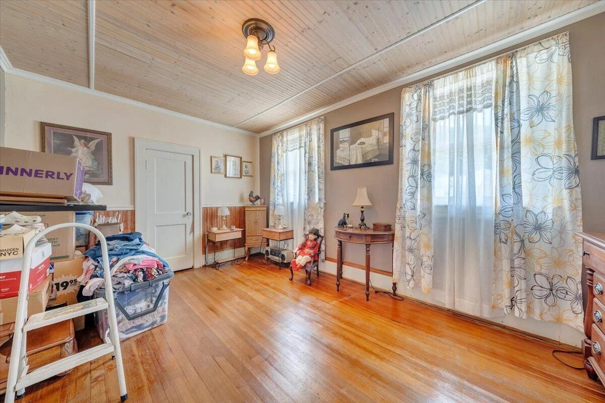 702 Arbutus AVE - Photo 24