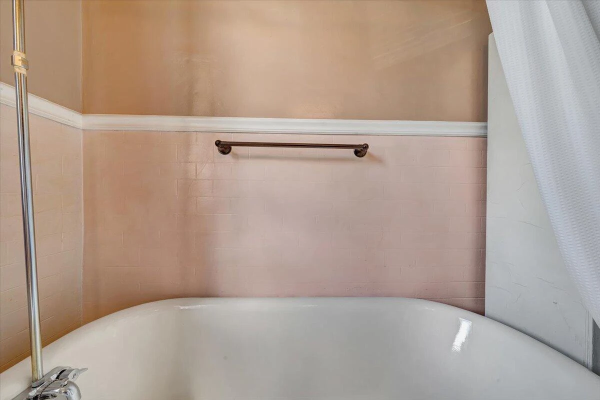 702 Arbutus AVE - Photo 28