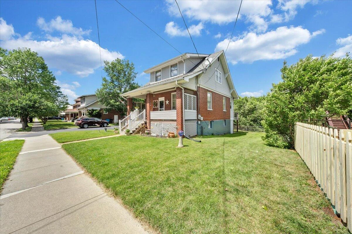 702 Arbutus AVE - Photo 35