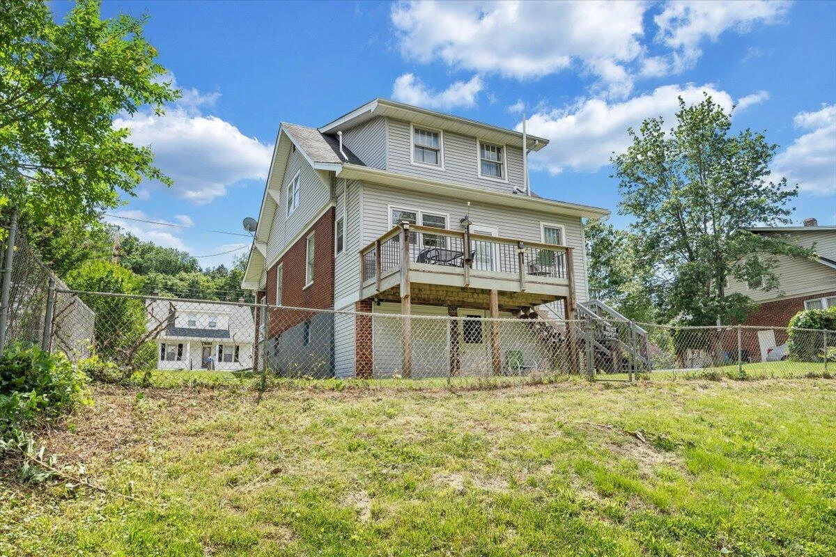 702 Arbutus AVE - Photo 36