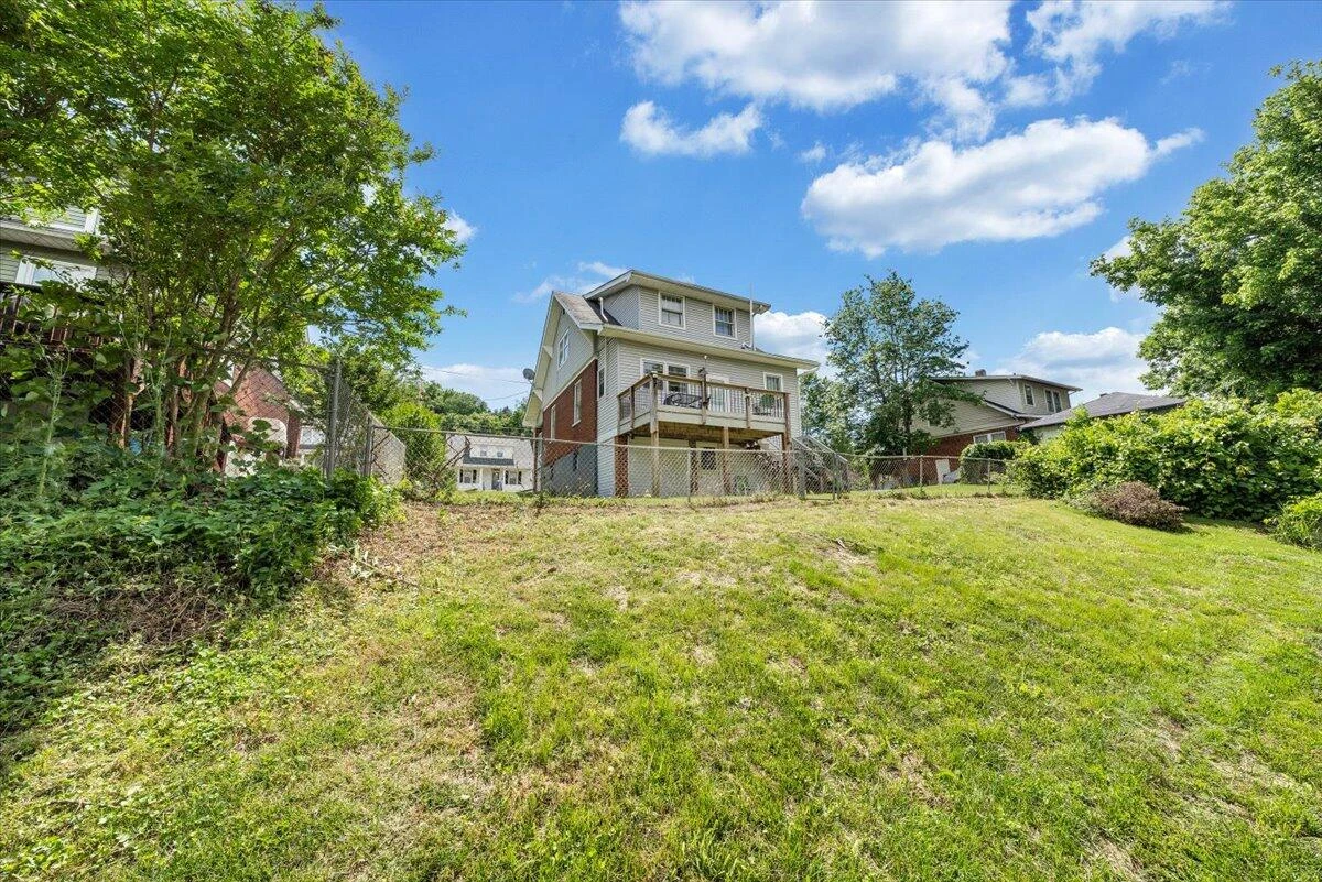 702 Arbutus AVE - Photo 37