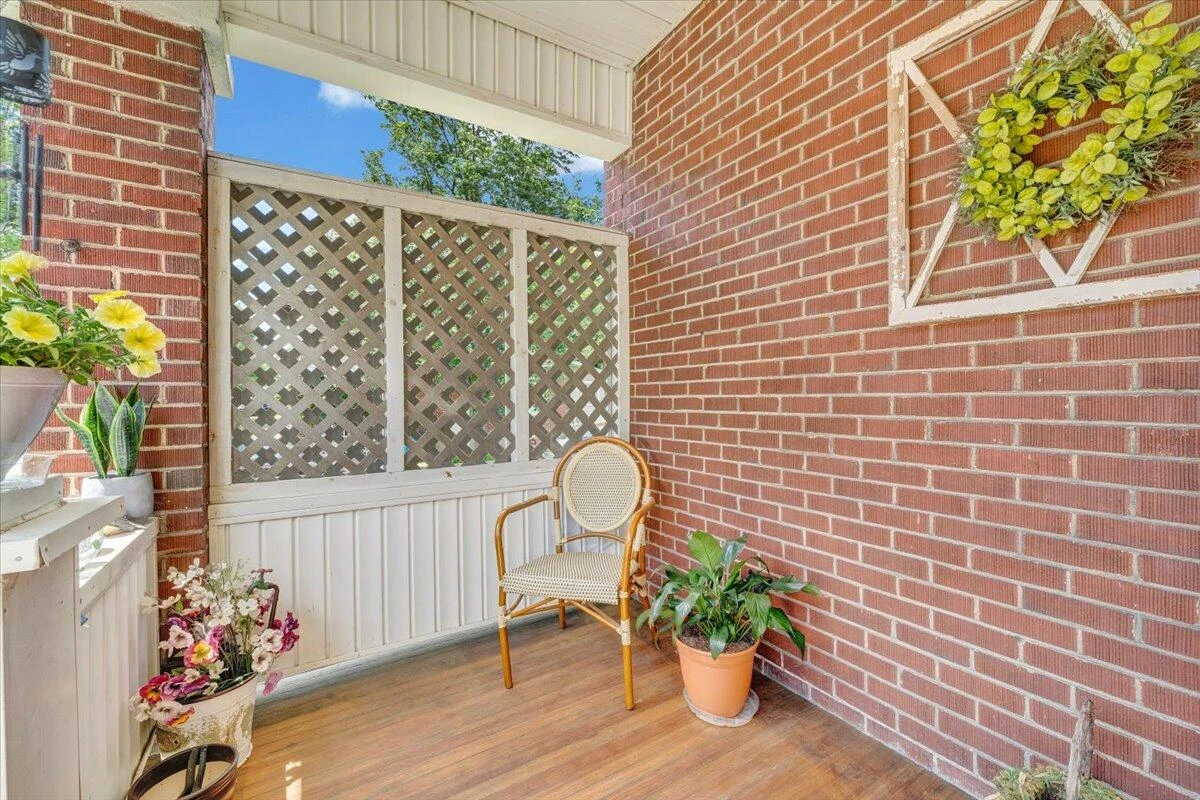 702 Arbutus AVE - Photo 4