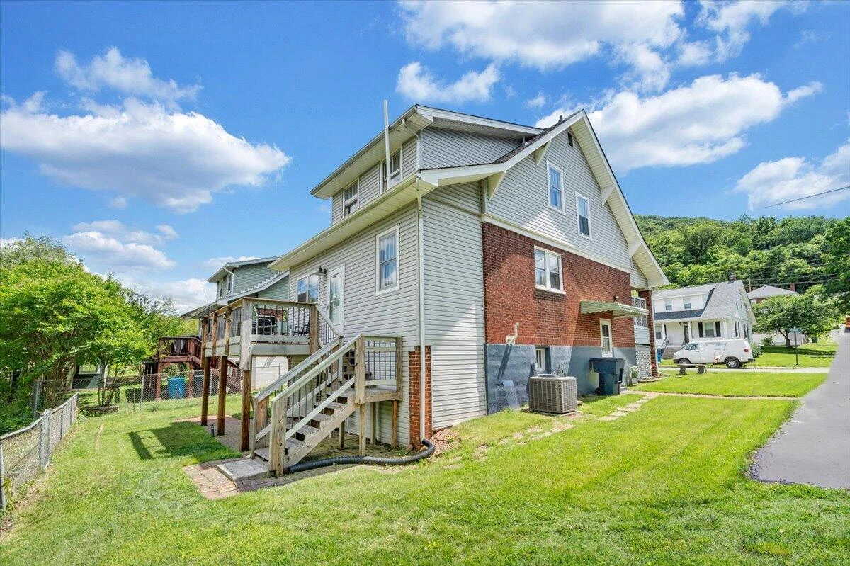 702 Arbutus AVE - Photo 41