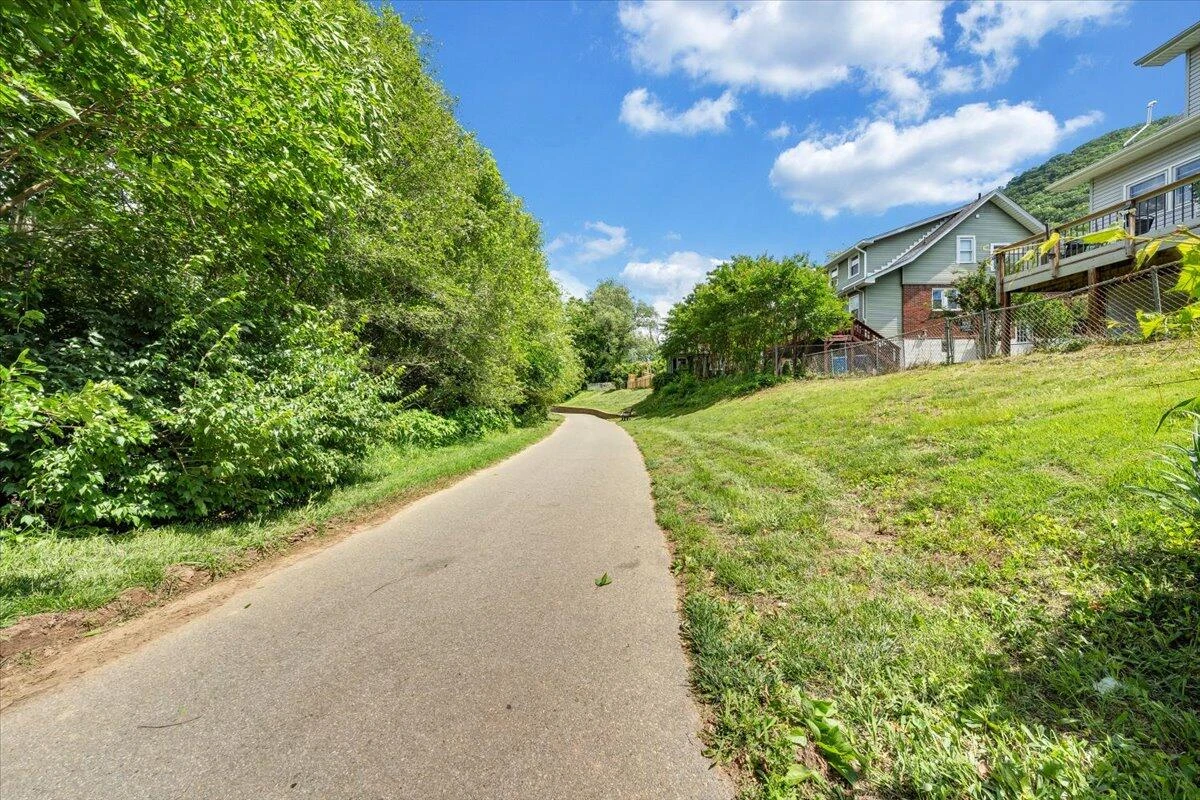 702 Arbutus AVE - Photo 44