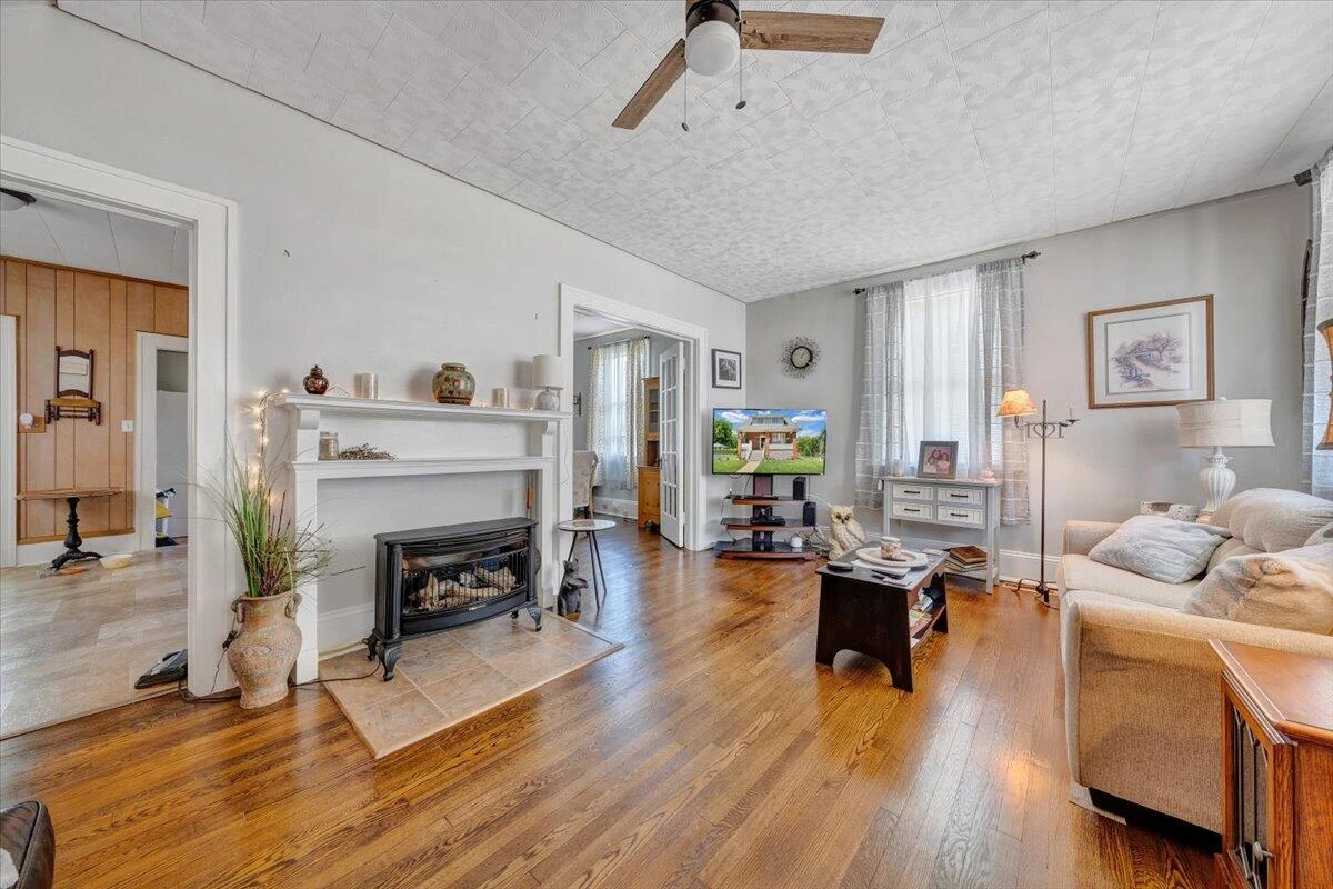 702 Arbutus AVE - Photo 6
