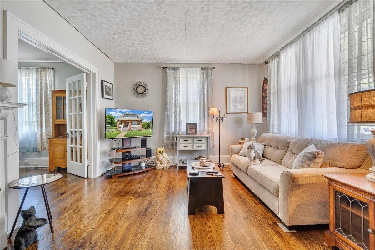 702 Arbutus AVE - Photo 7