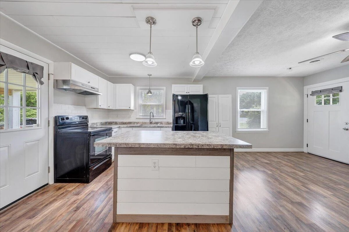 1006 10th ST - Photo 11