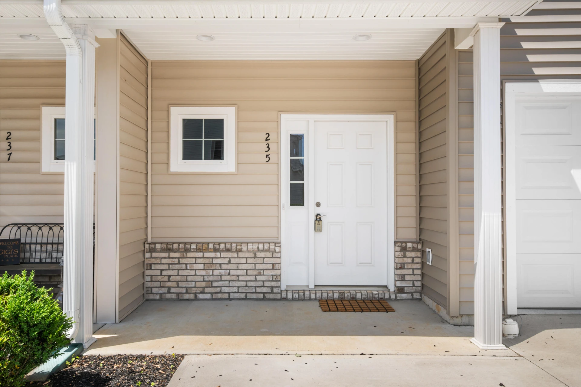 235 Louise LN - Photo 2