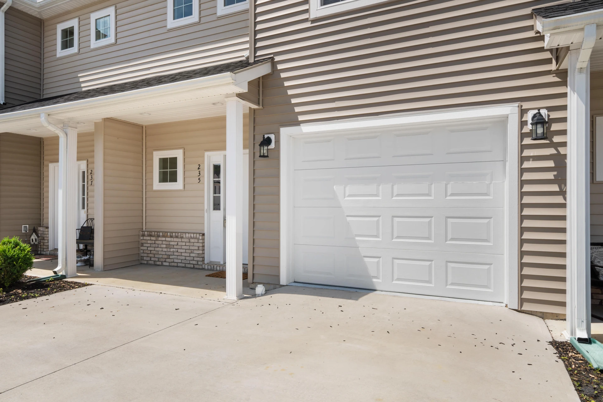 235 Louise LN - Photo 3