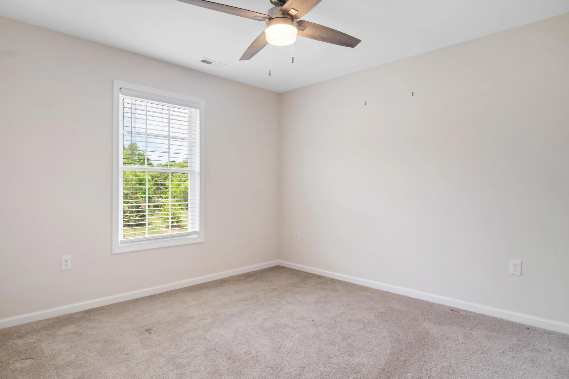 235 Louise LN - Photo 31
