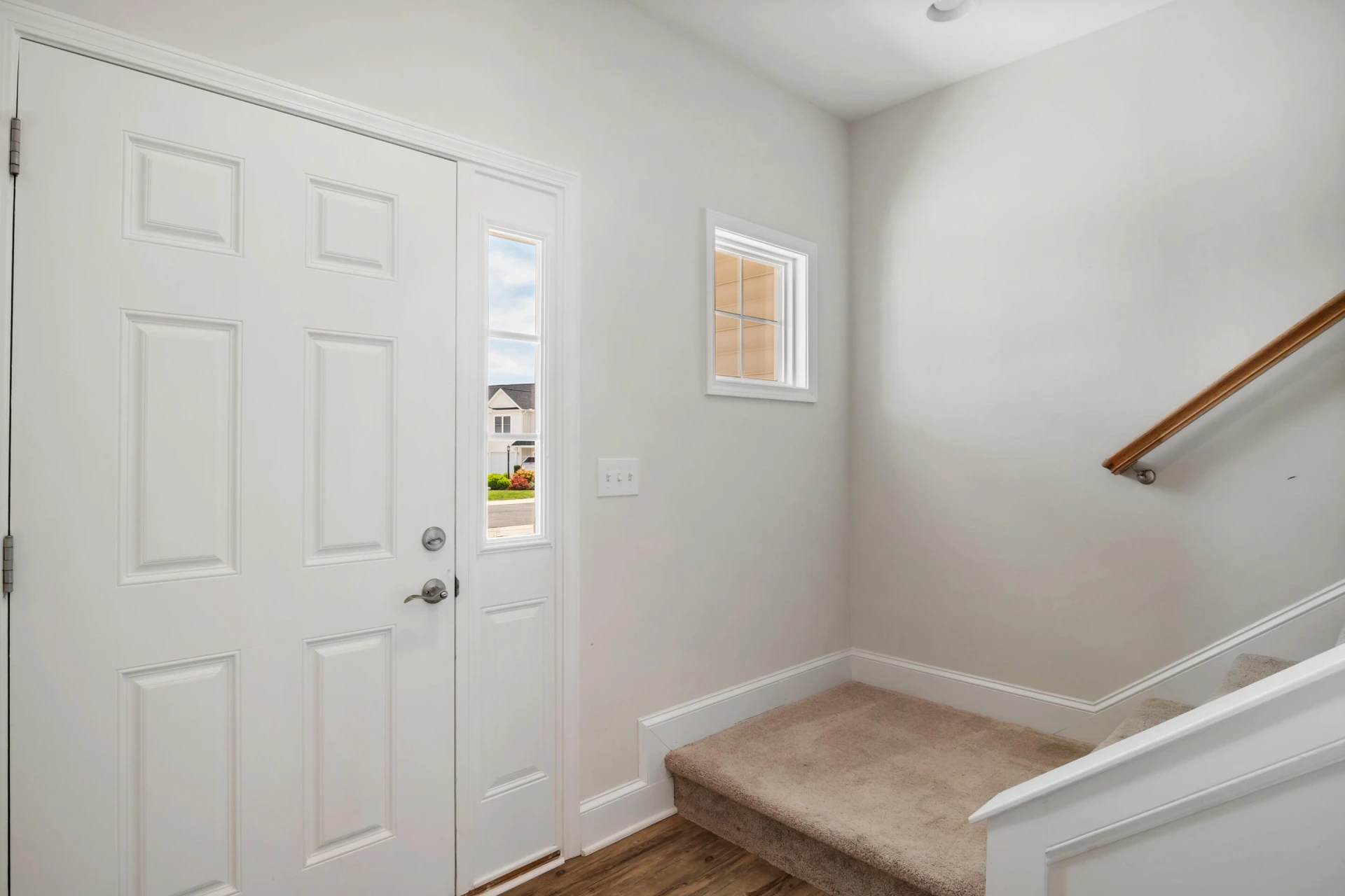 235 Louise LN - Photo 4