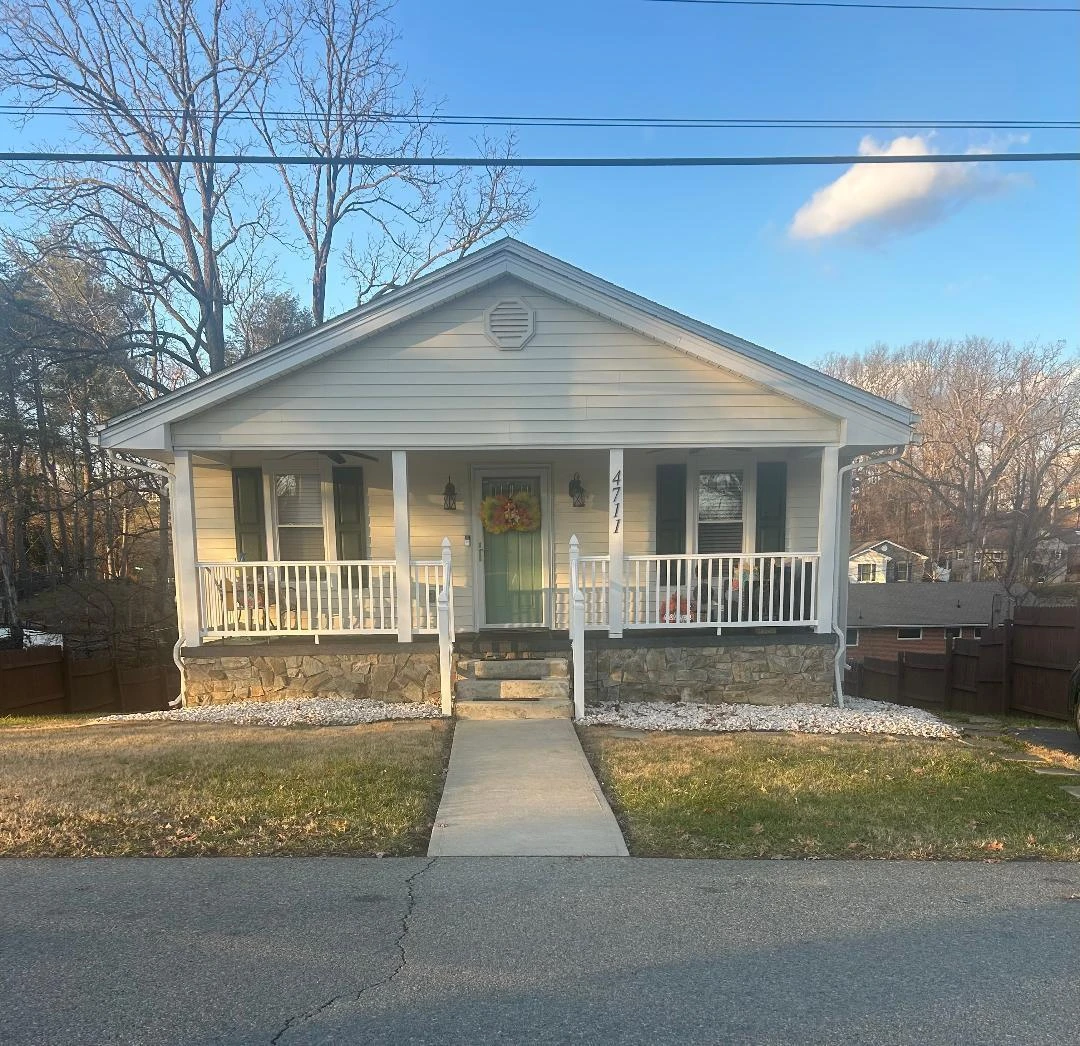 4711 Surrey AVE - Photo 2
