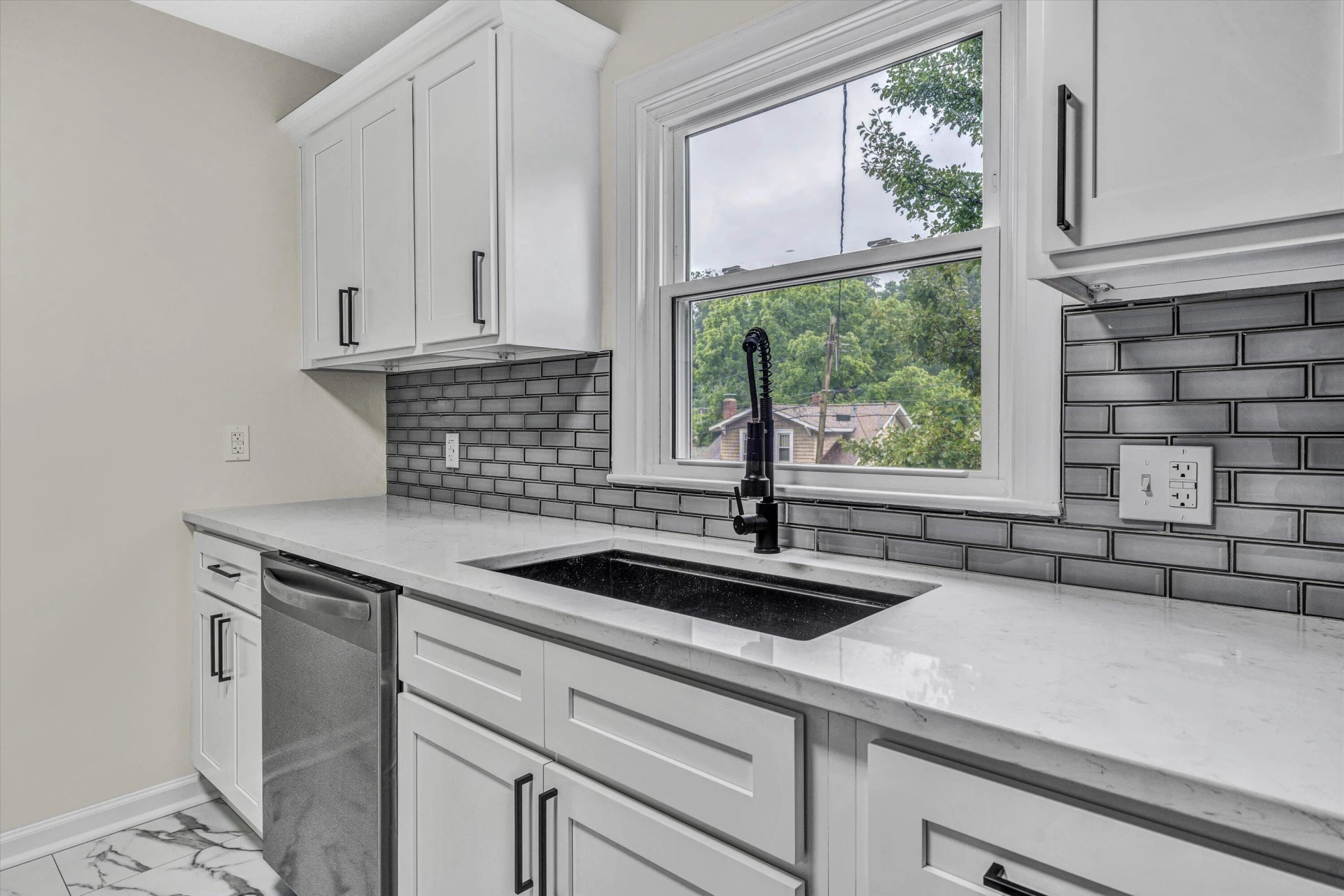 1129 Kerns AVE - Photo 11