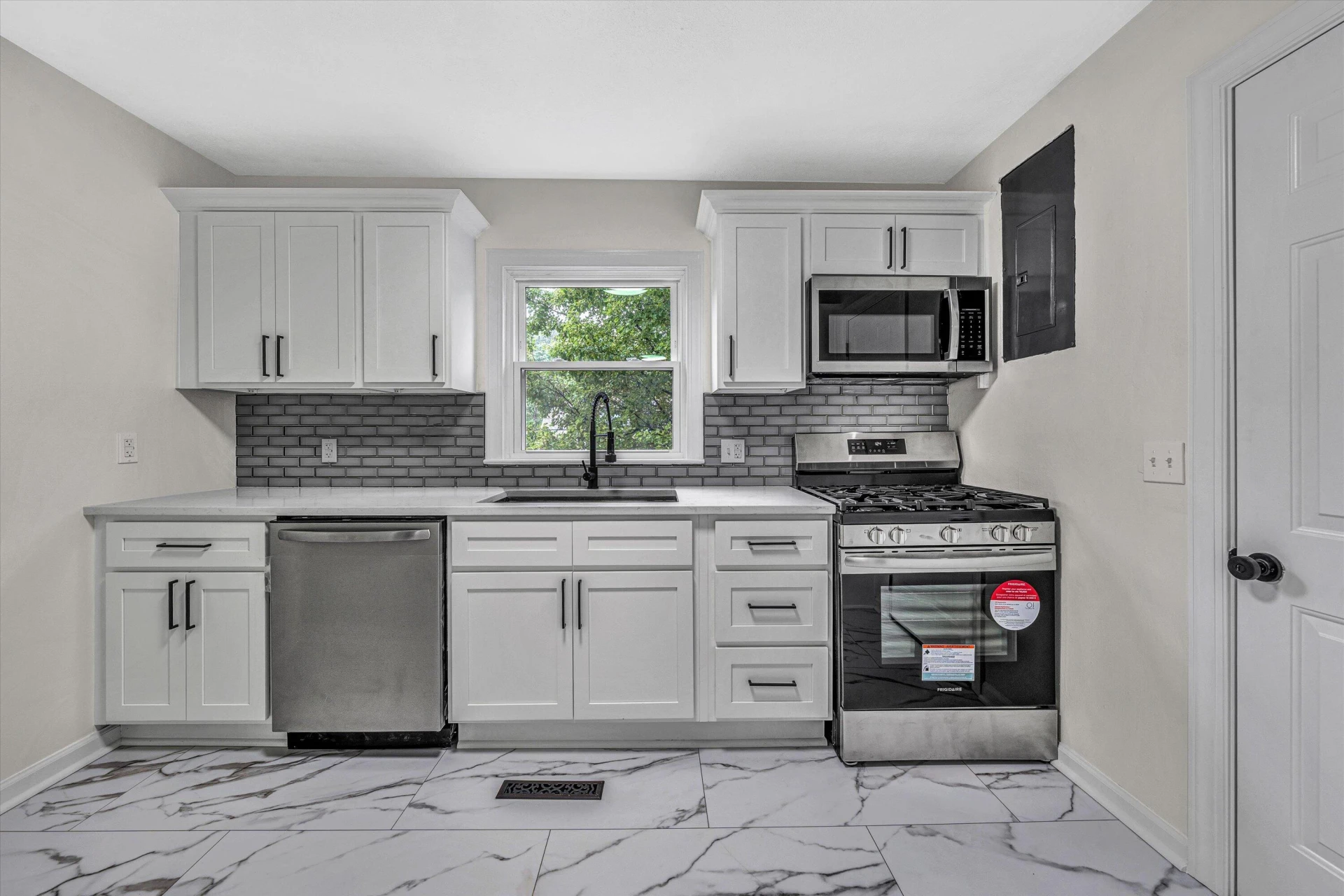 1129 Kerns AVE - Photo 10