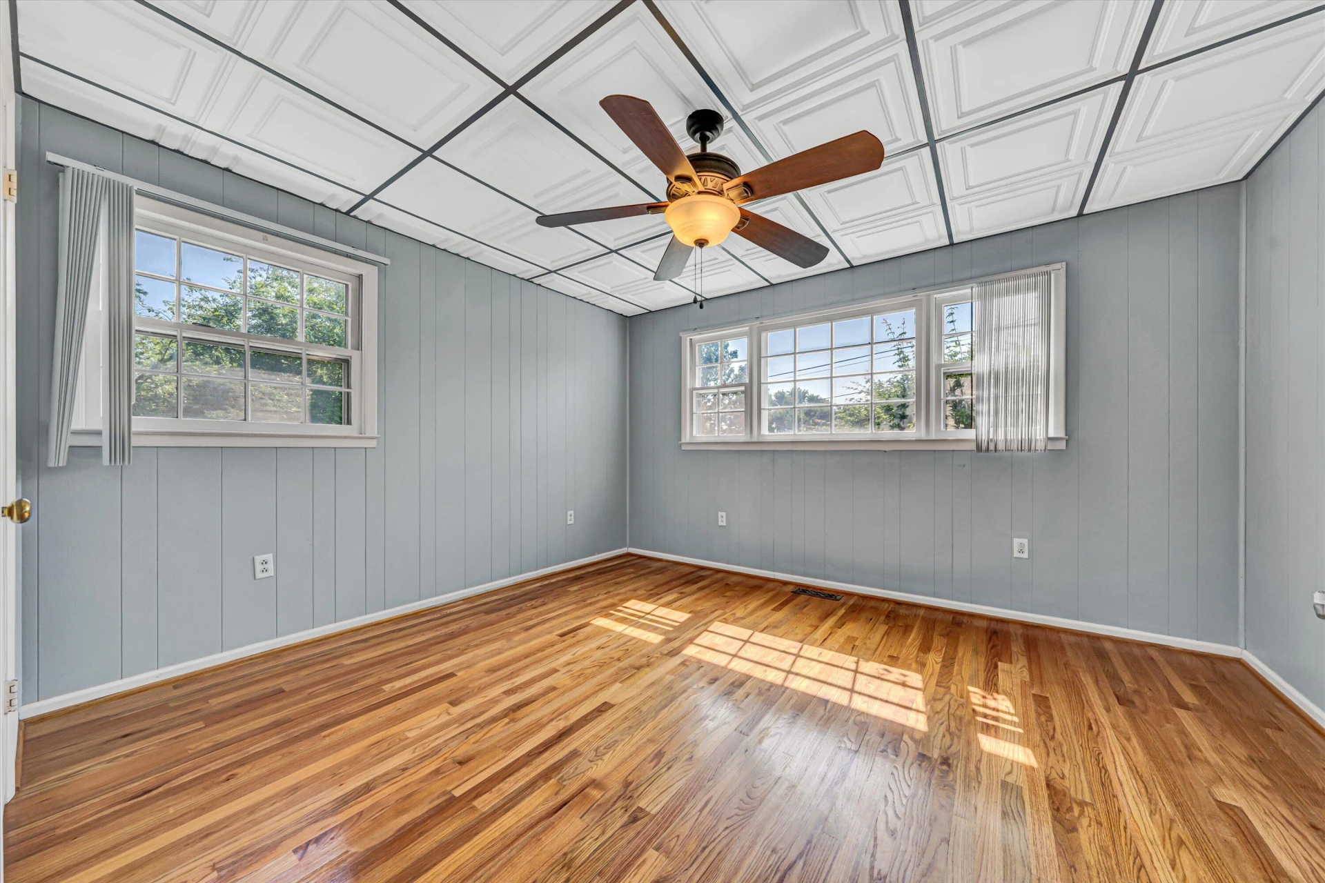 2327 Peach ST - Photo 10