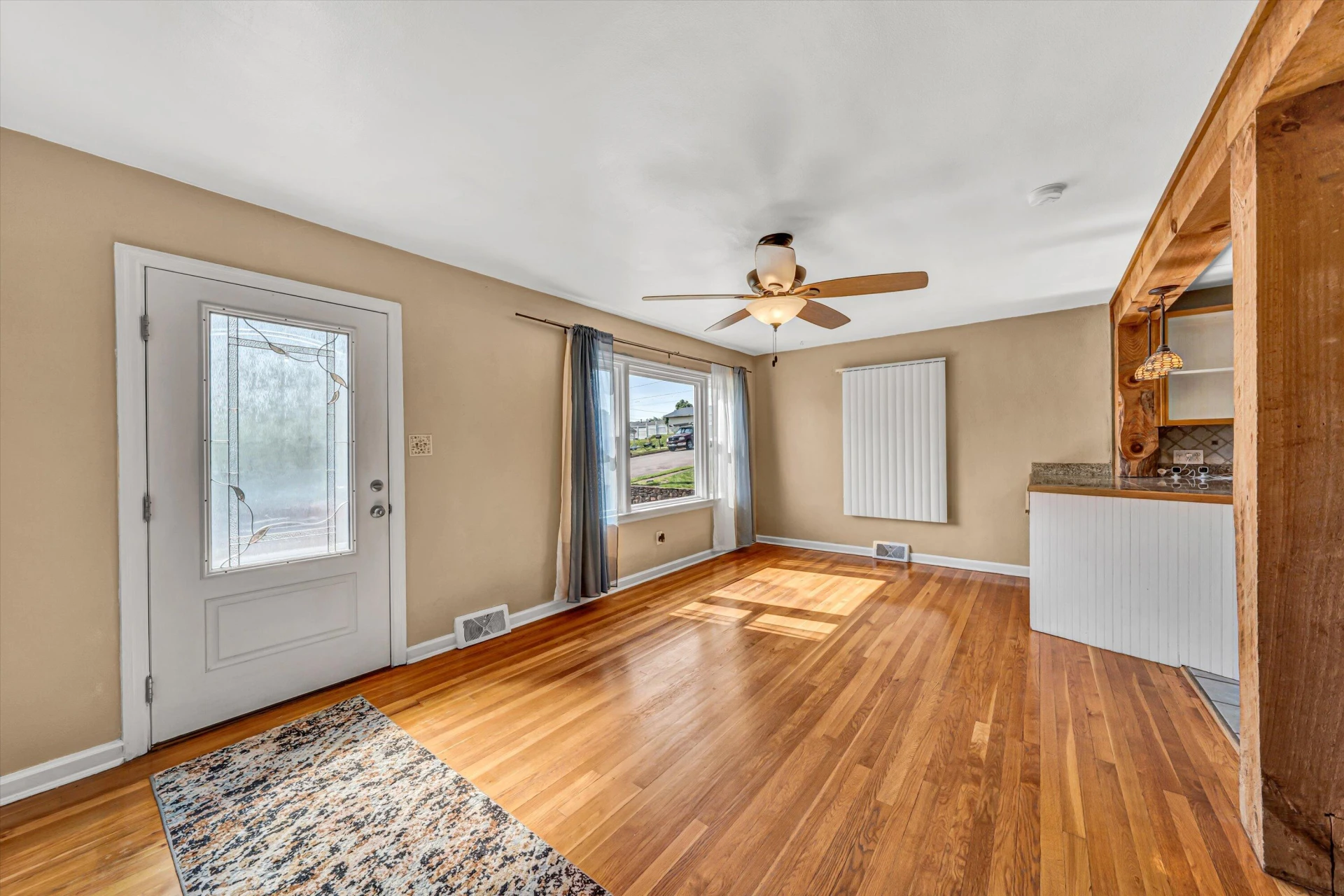 2327 Peach ST - Photo 2