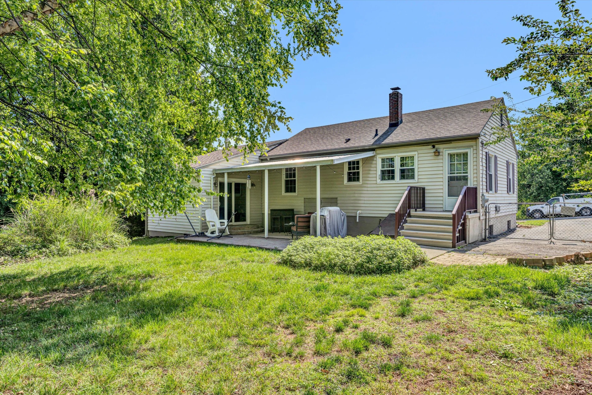 2327 Peach ST - Photo 21
