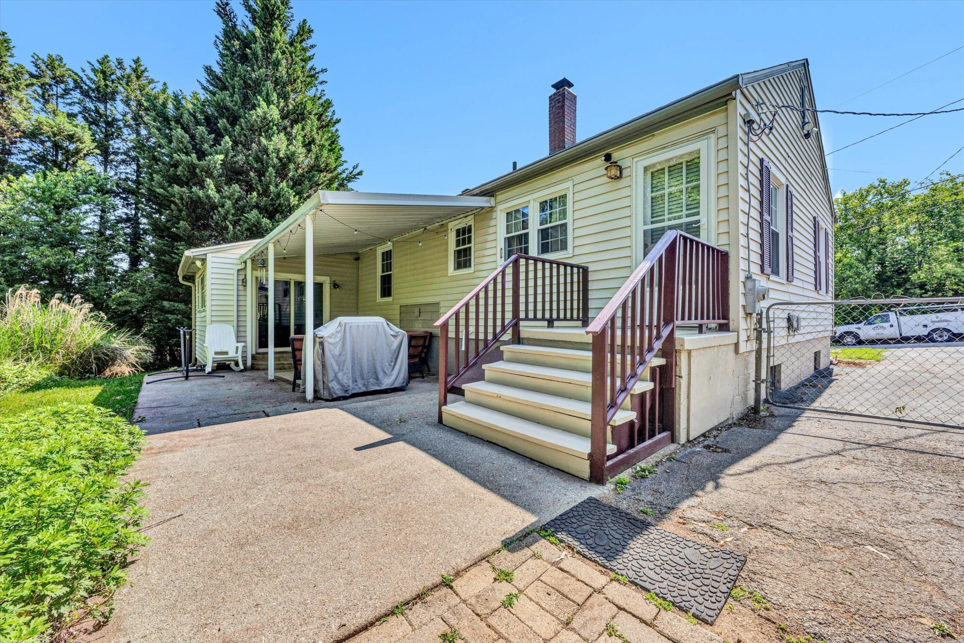 2327 Peach ST - Photo 25