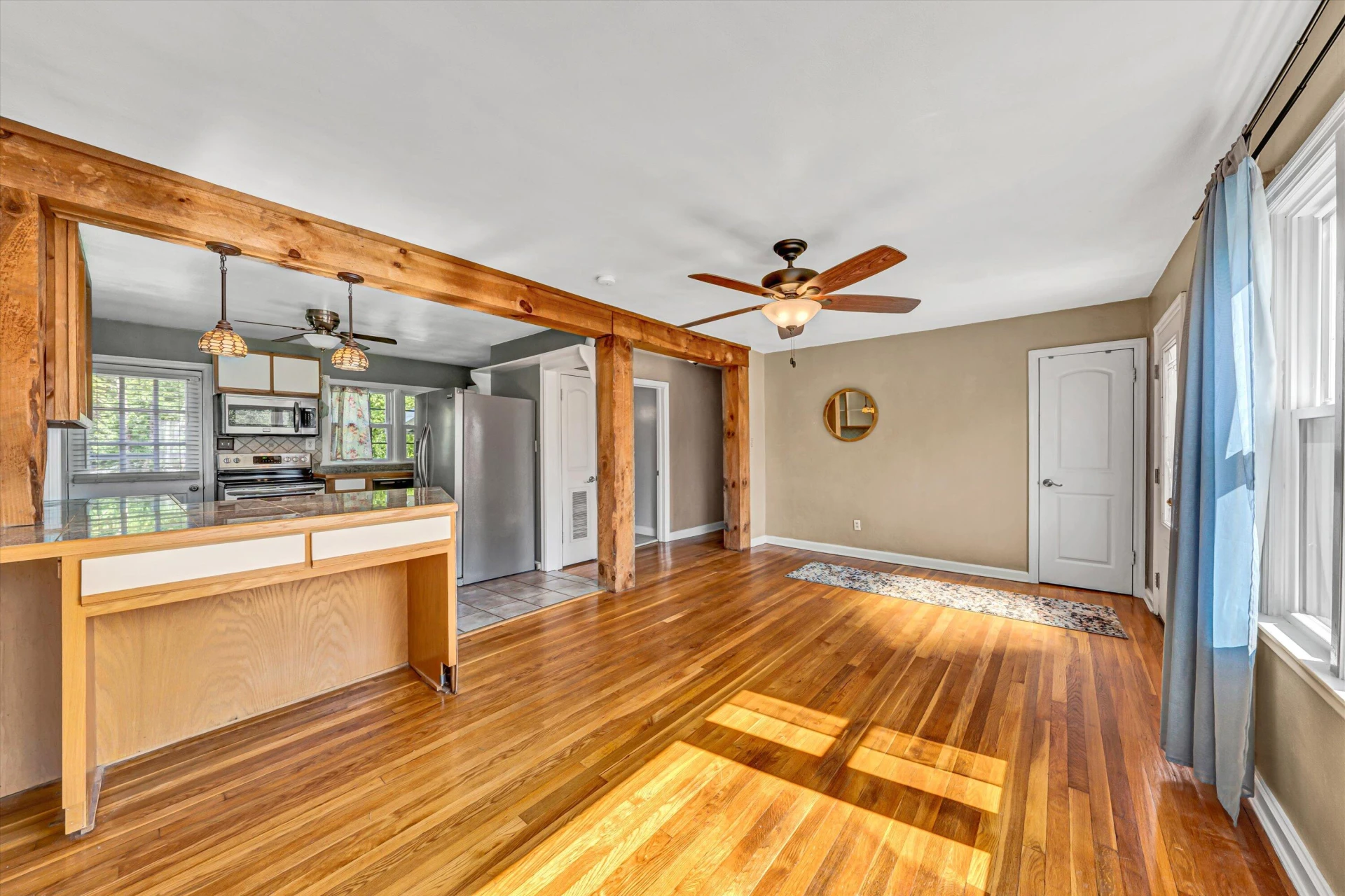 2327 Peach ST - Photo 3