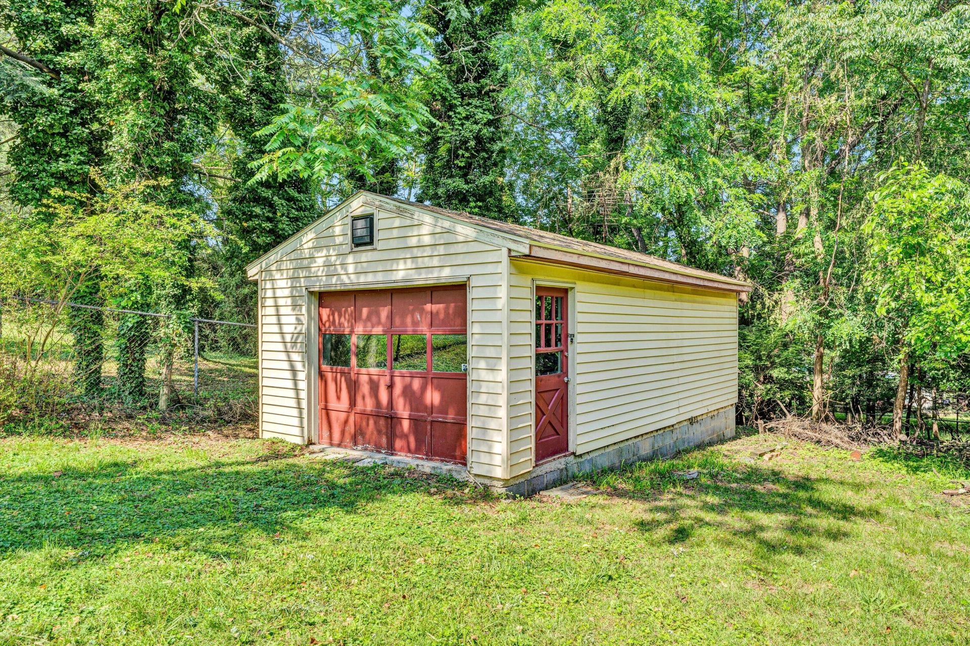 2327 Peach ST - Photo 31