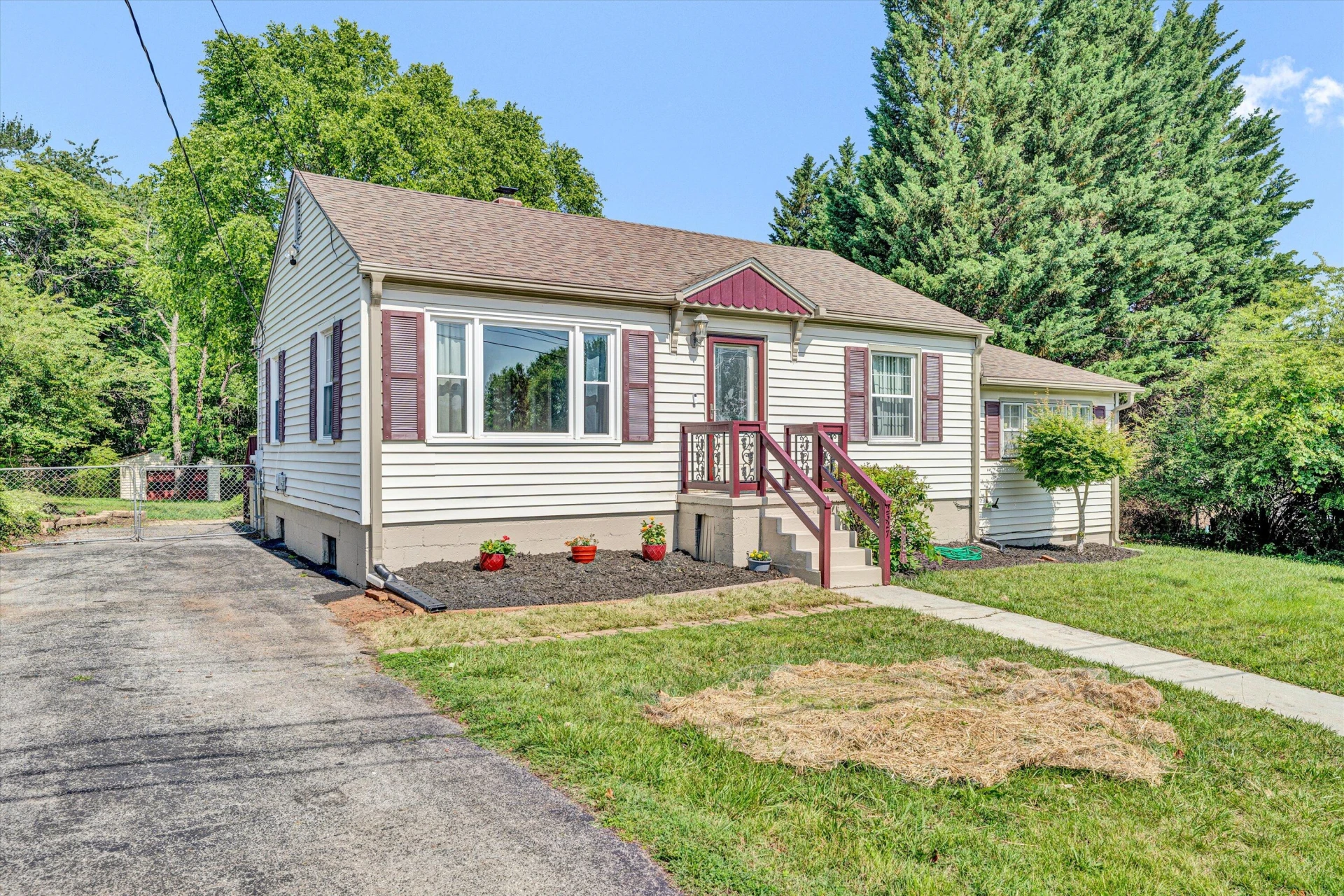 2327 Peach ST - Photo 33