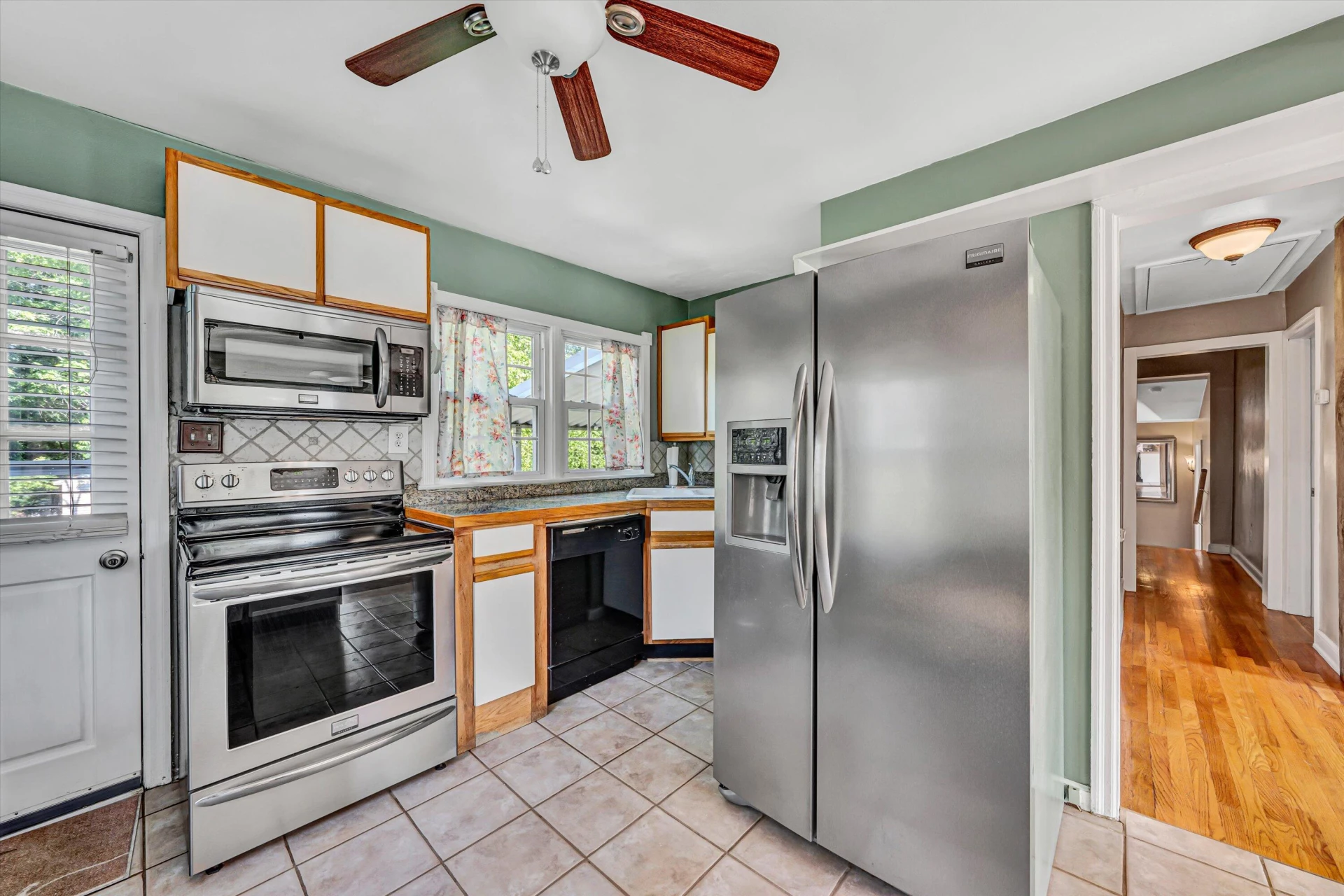 2327 Peach ST - Photo 5