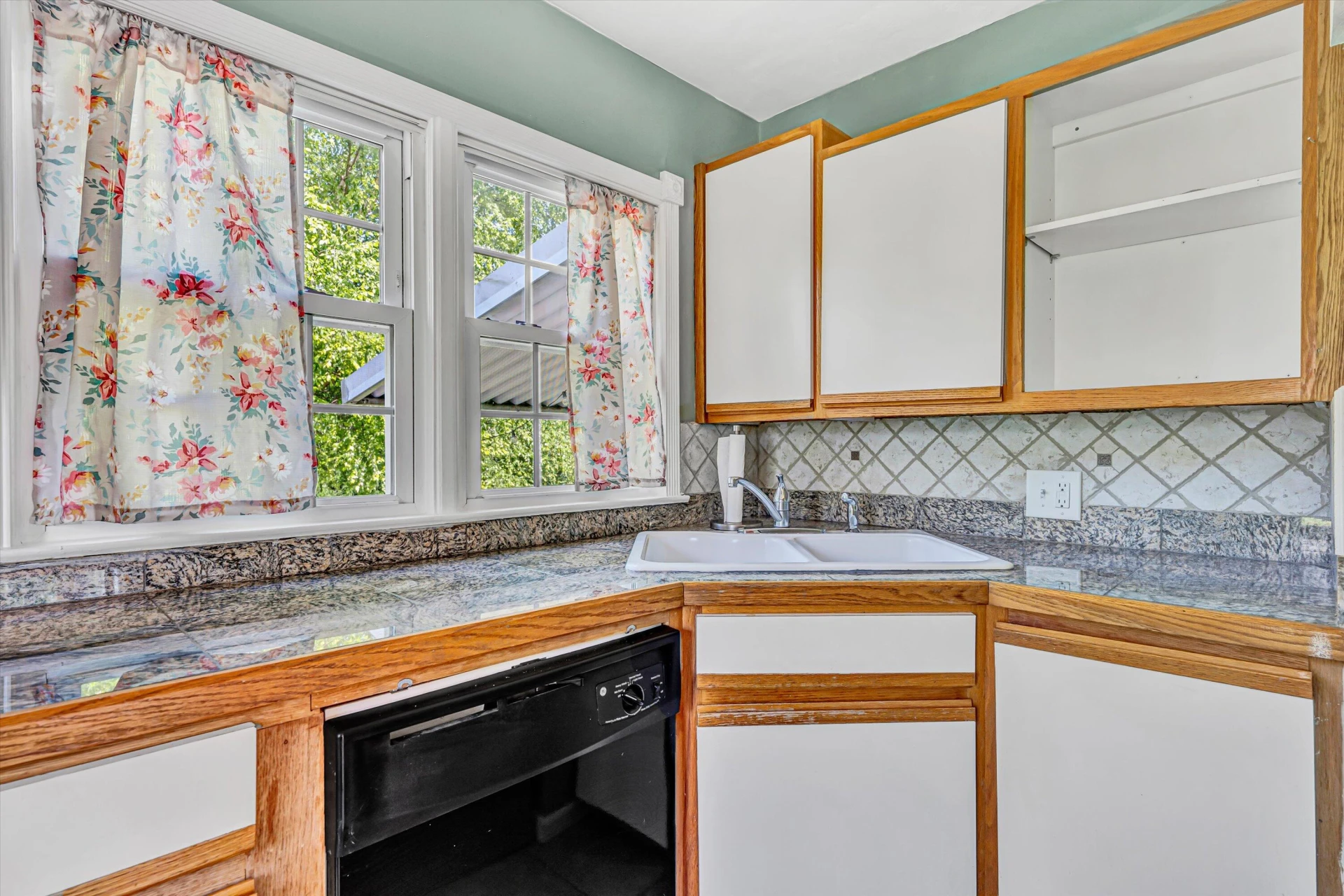 2327 Peach ST - Photo 6