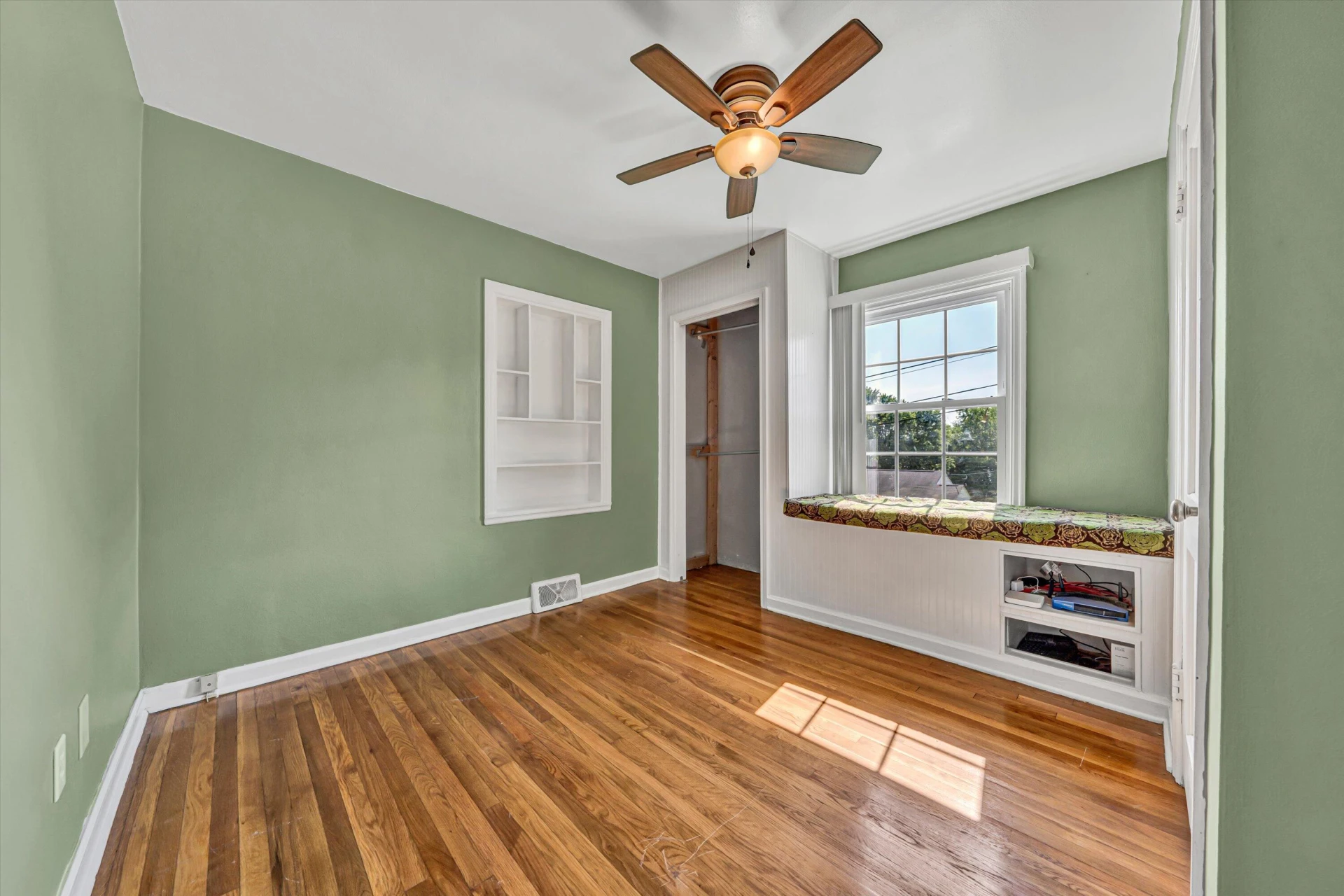 2327 Peach ST - Photo 9