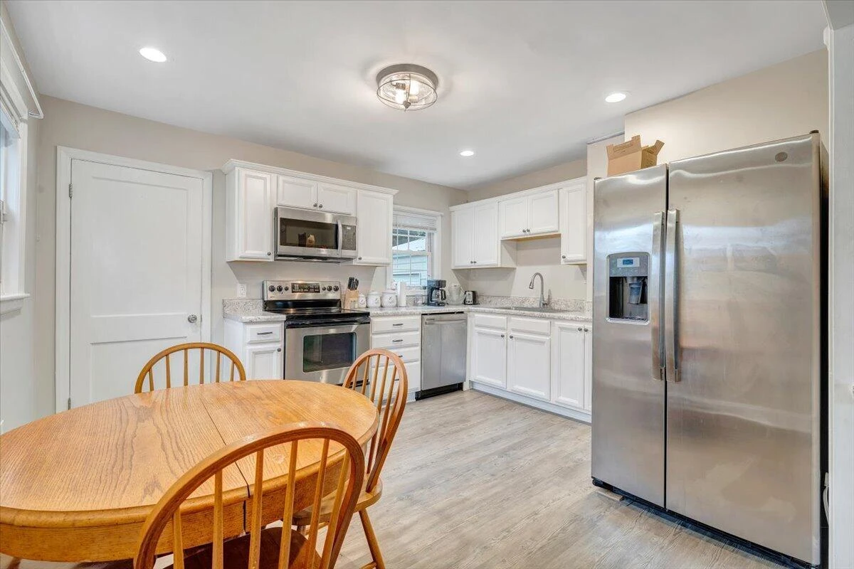 3023 Birchlawn AVE - Photo 10