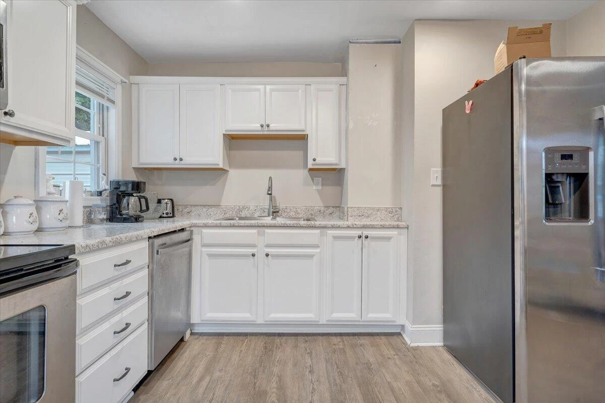 3023 Birchlawn AVE - Photo 11